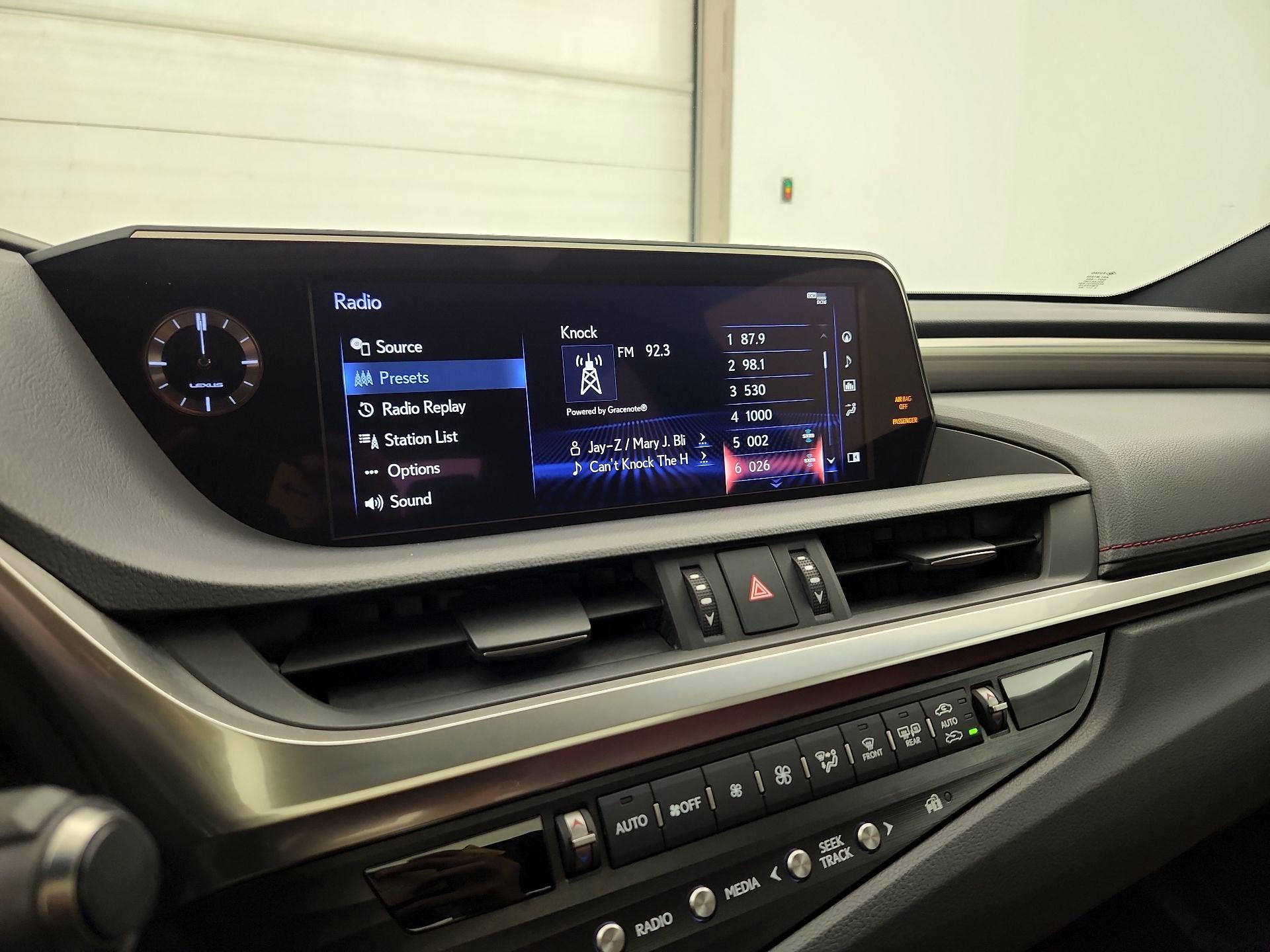 Thumbnail: 2021 Lexus ES - 16