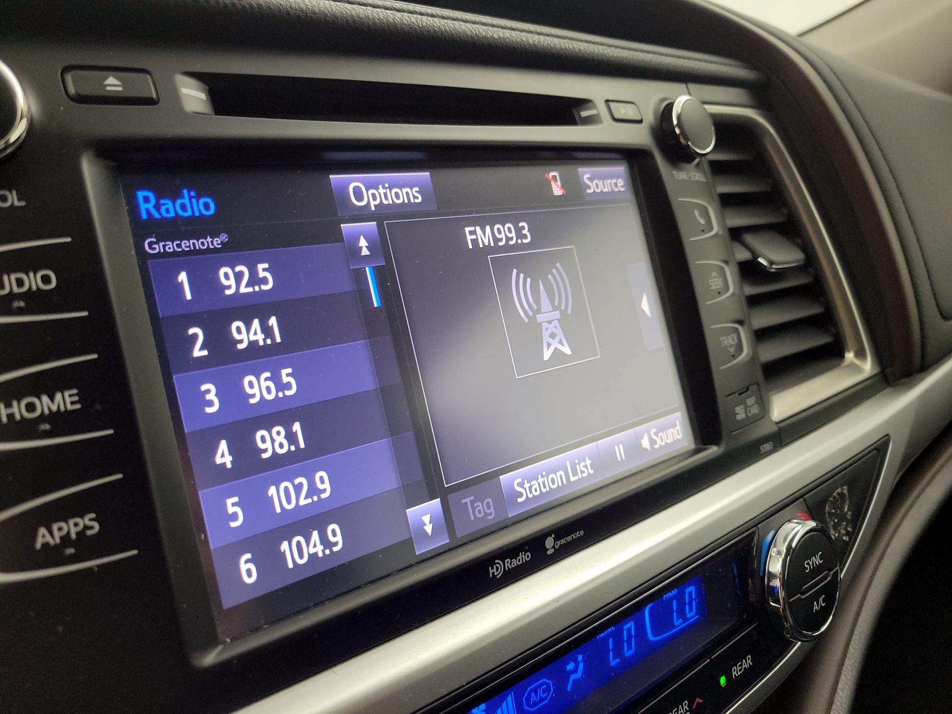 Thumbnail: 2015 Toyota Highlander - 16