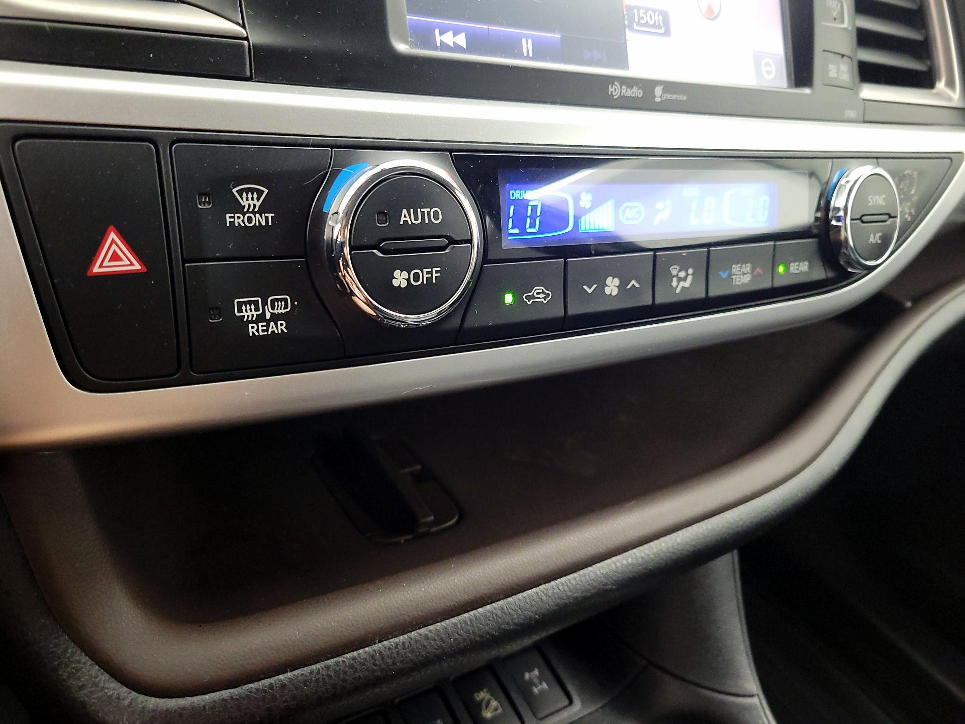 Thumbnail: 2015 Toyota Highlander - 17
