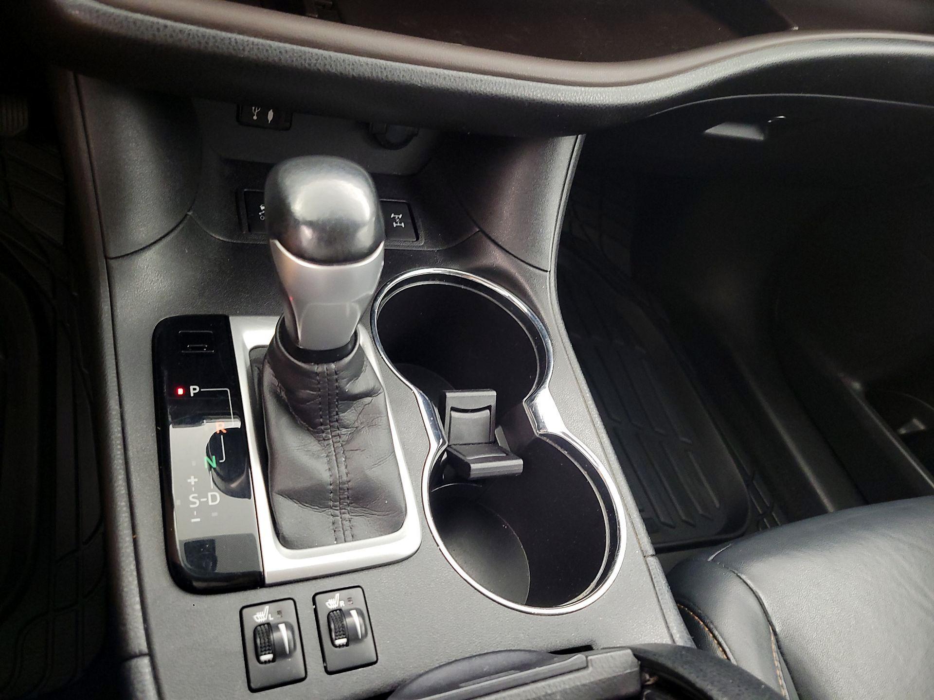 Thumbnail: 2015 Toyota Highlander - 18