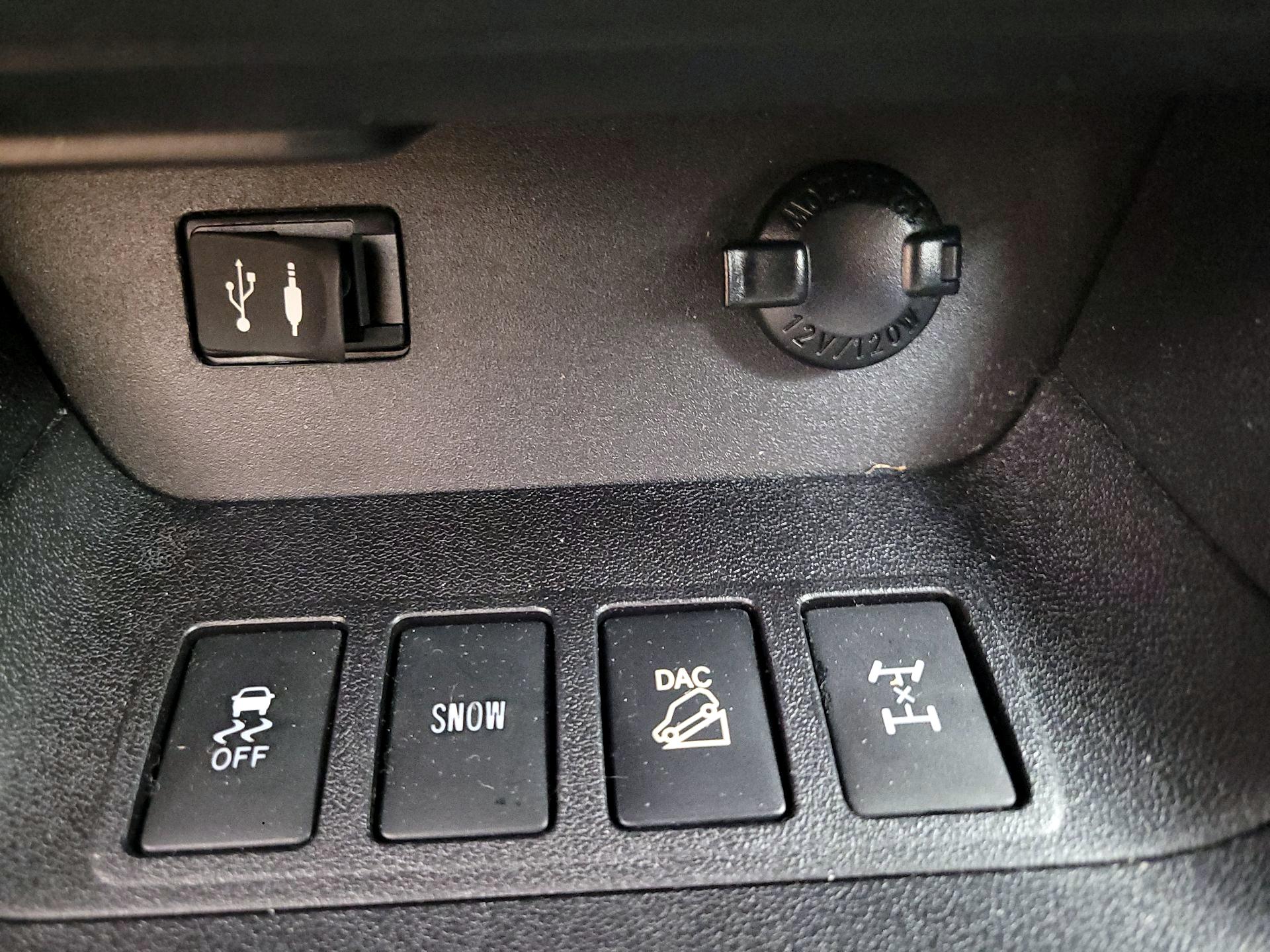 Thumbnail: 2015 Toyota Highlander - 19