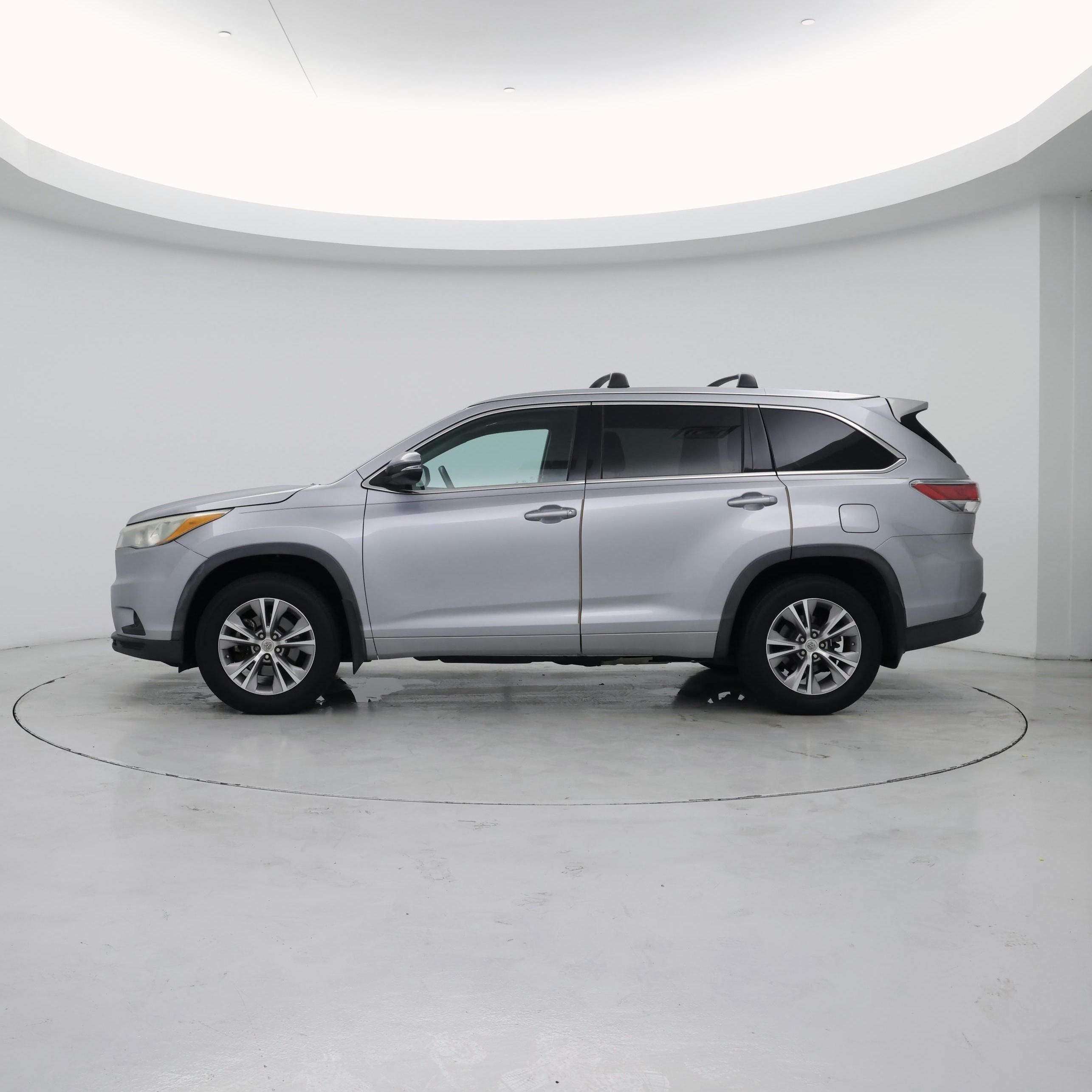 Thumbnail: 2015 Toyota Highlander - 3