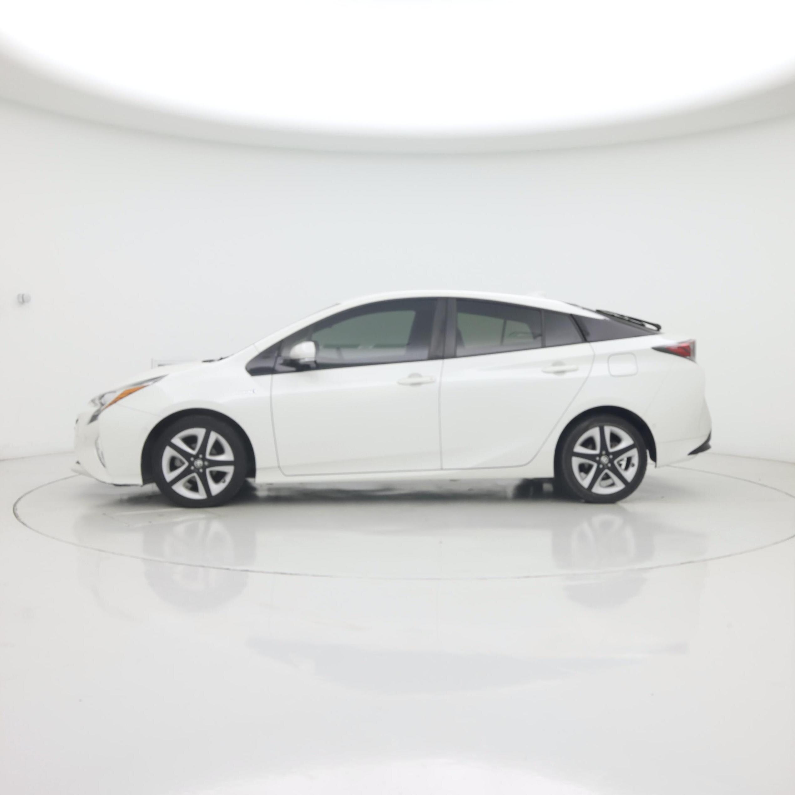 Thumbnail: 2017 Toyota Prius - 3
