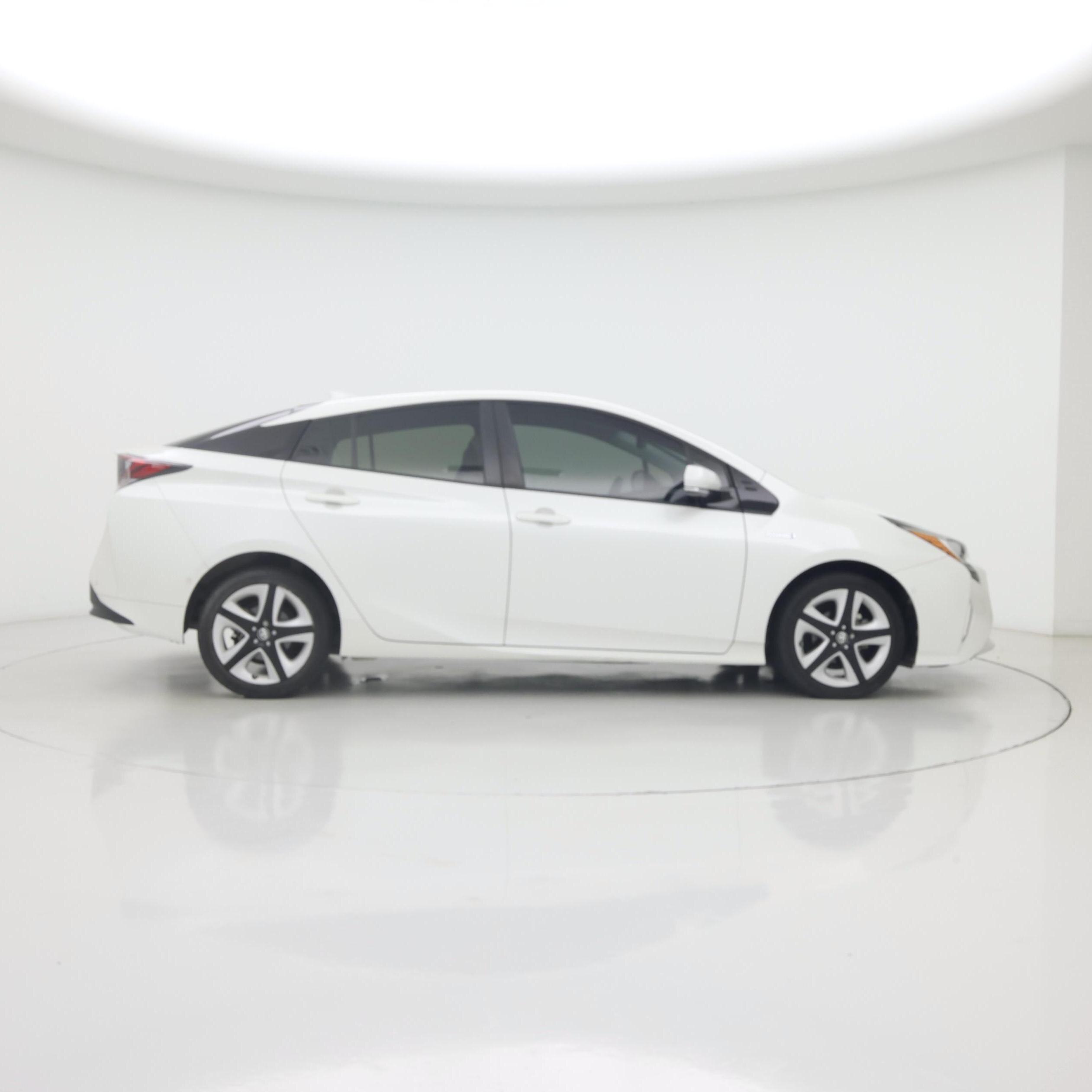 Thumbnail: 2017 Toyota Prius - 7