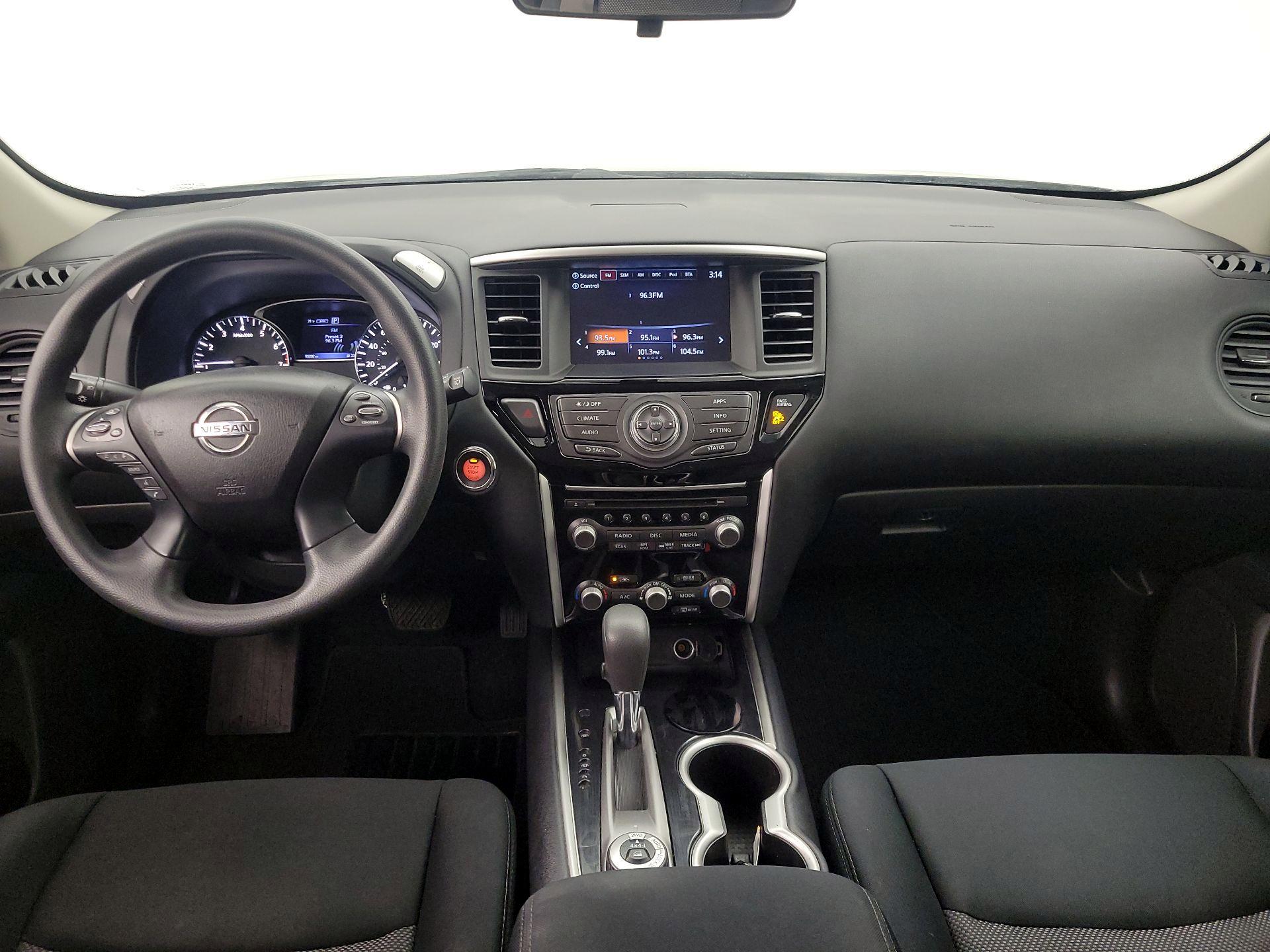 Thumbnail: 2017 Nissan Pathfinder - 9