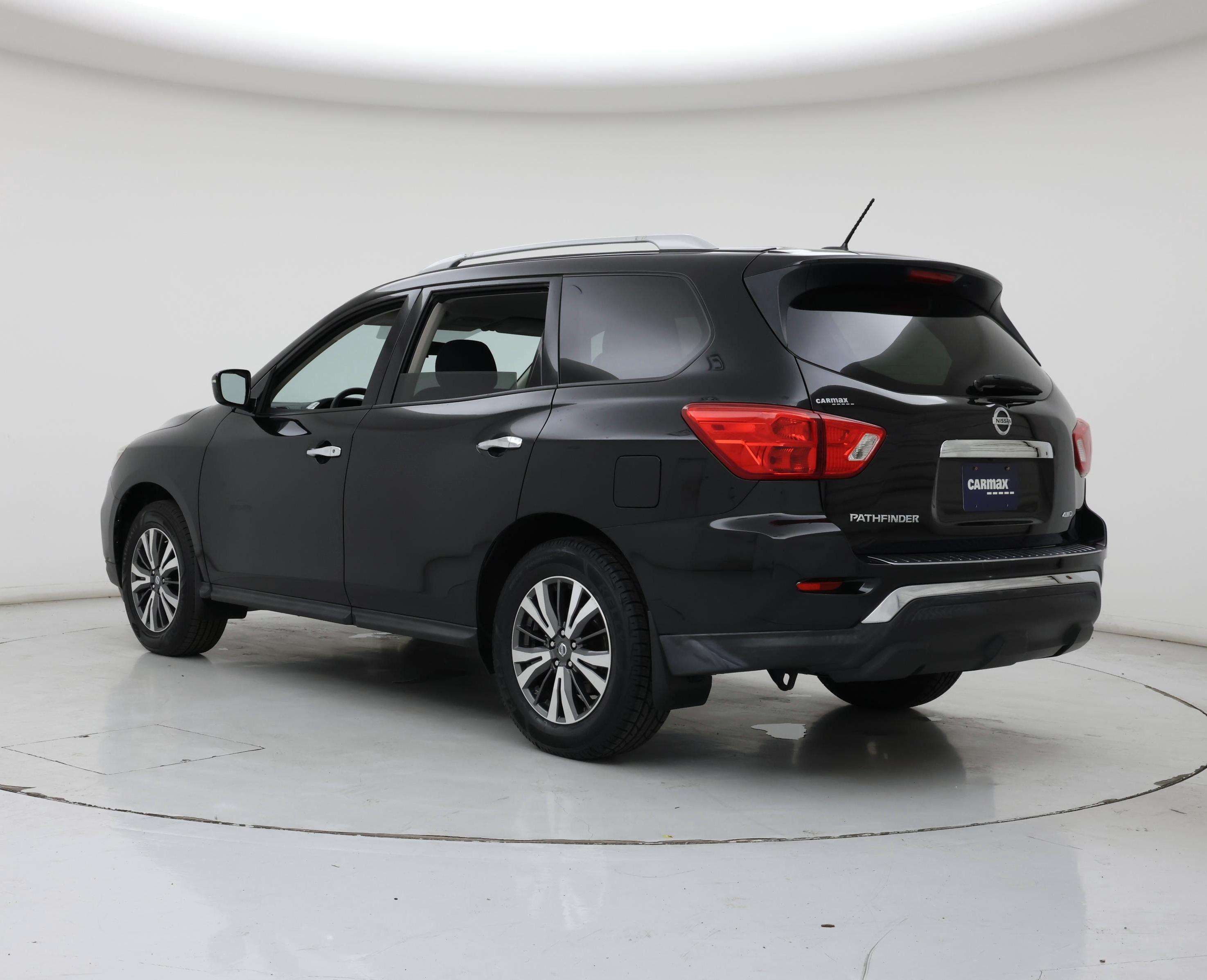 Thumbnail: 2017 Nissan Pathfinder - 2
