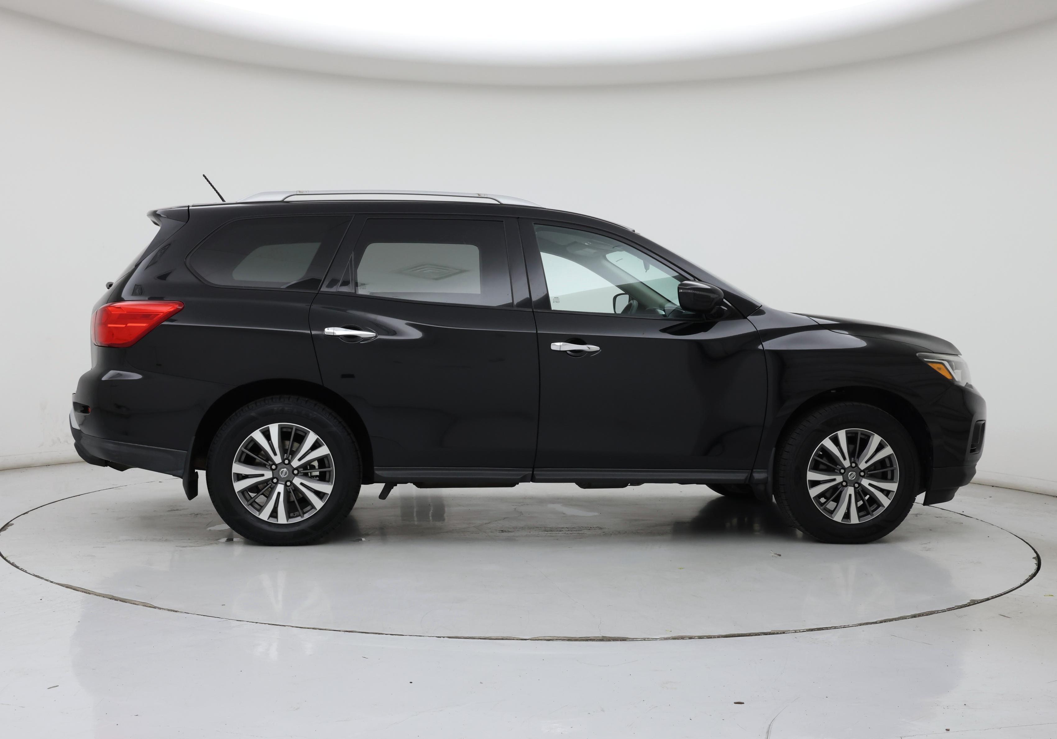 Thumbnail: 2017 Nissan Pathfinder - 7