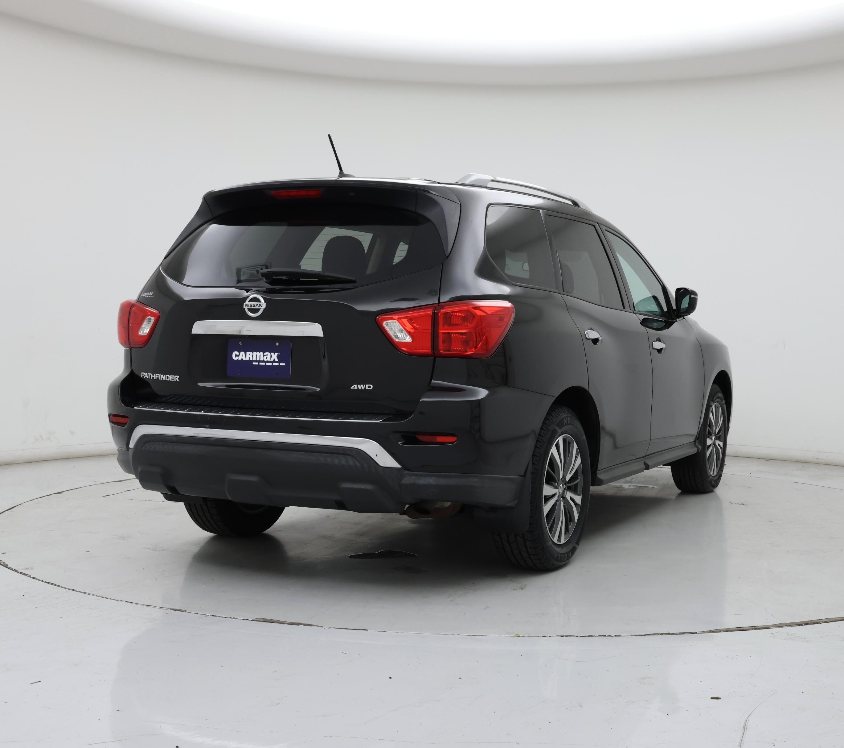 Thumbnail: 2017 Nissan Pathfinder - 8