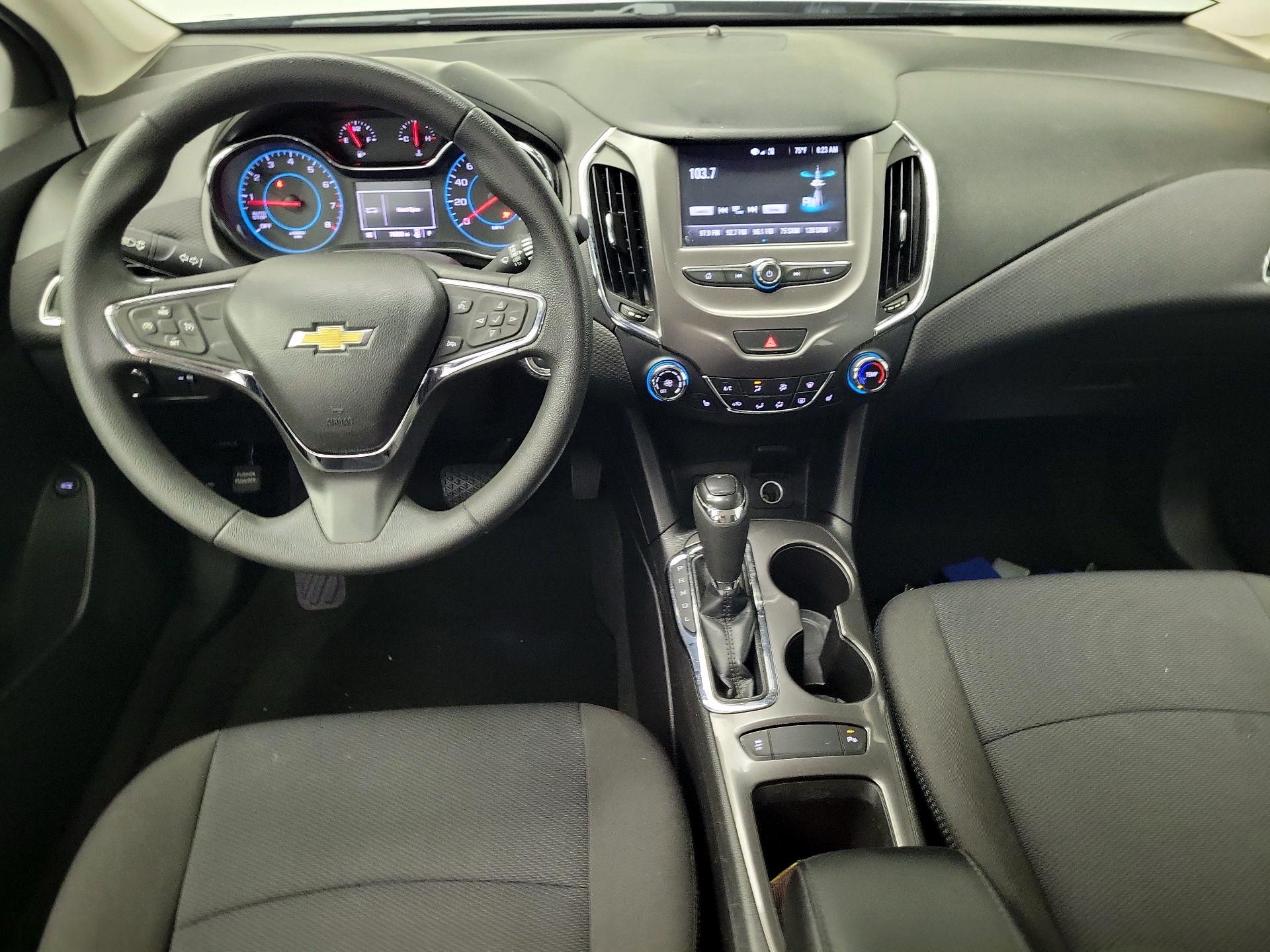 Thumbnail: 2017 Chevrolet Cruze - 9