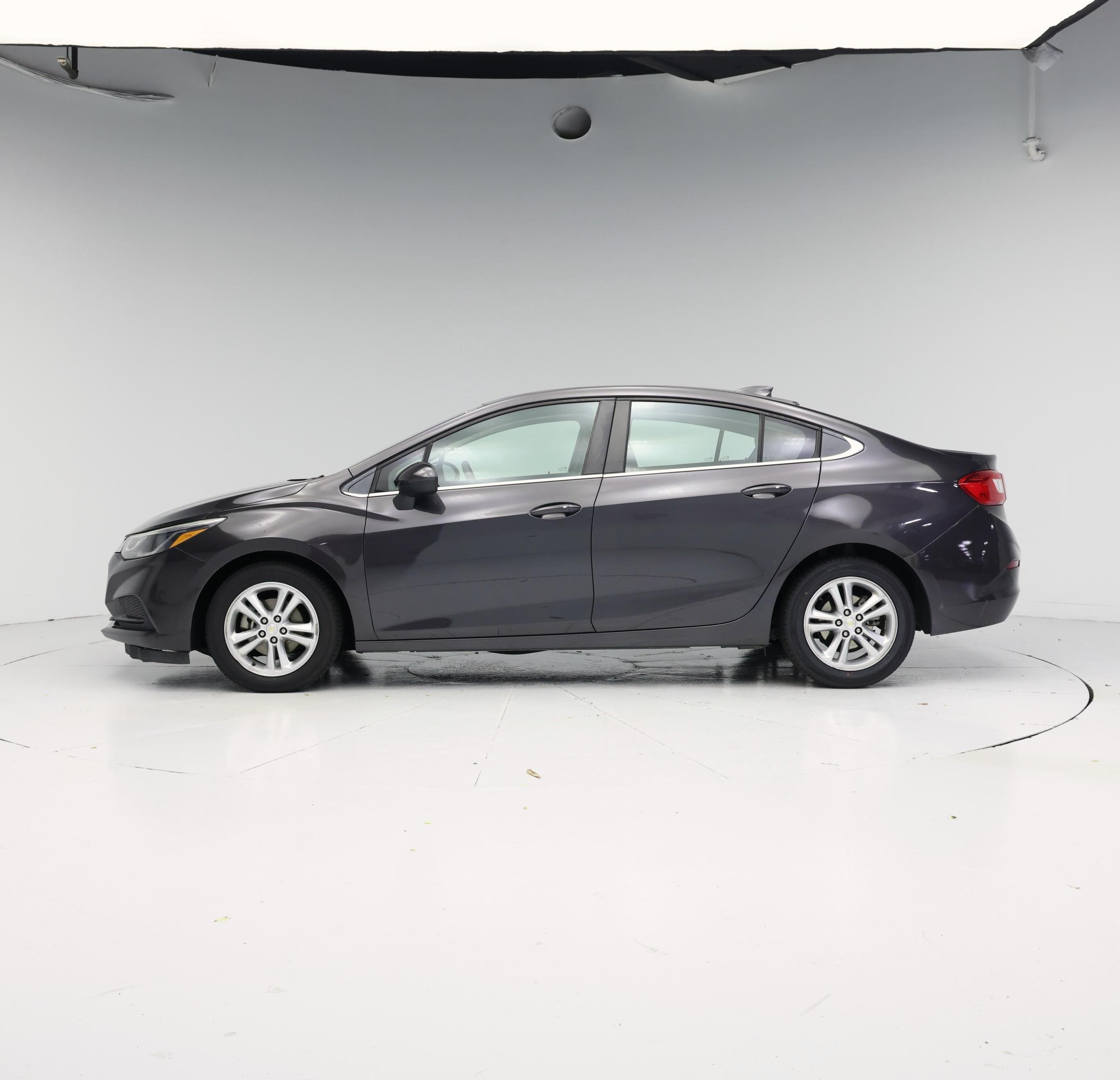 Thumbnail: 2017 Chevrolet Cruze - 3