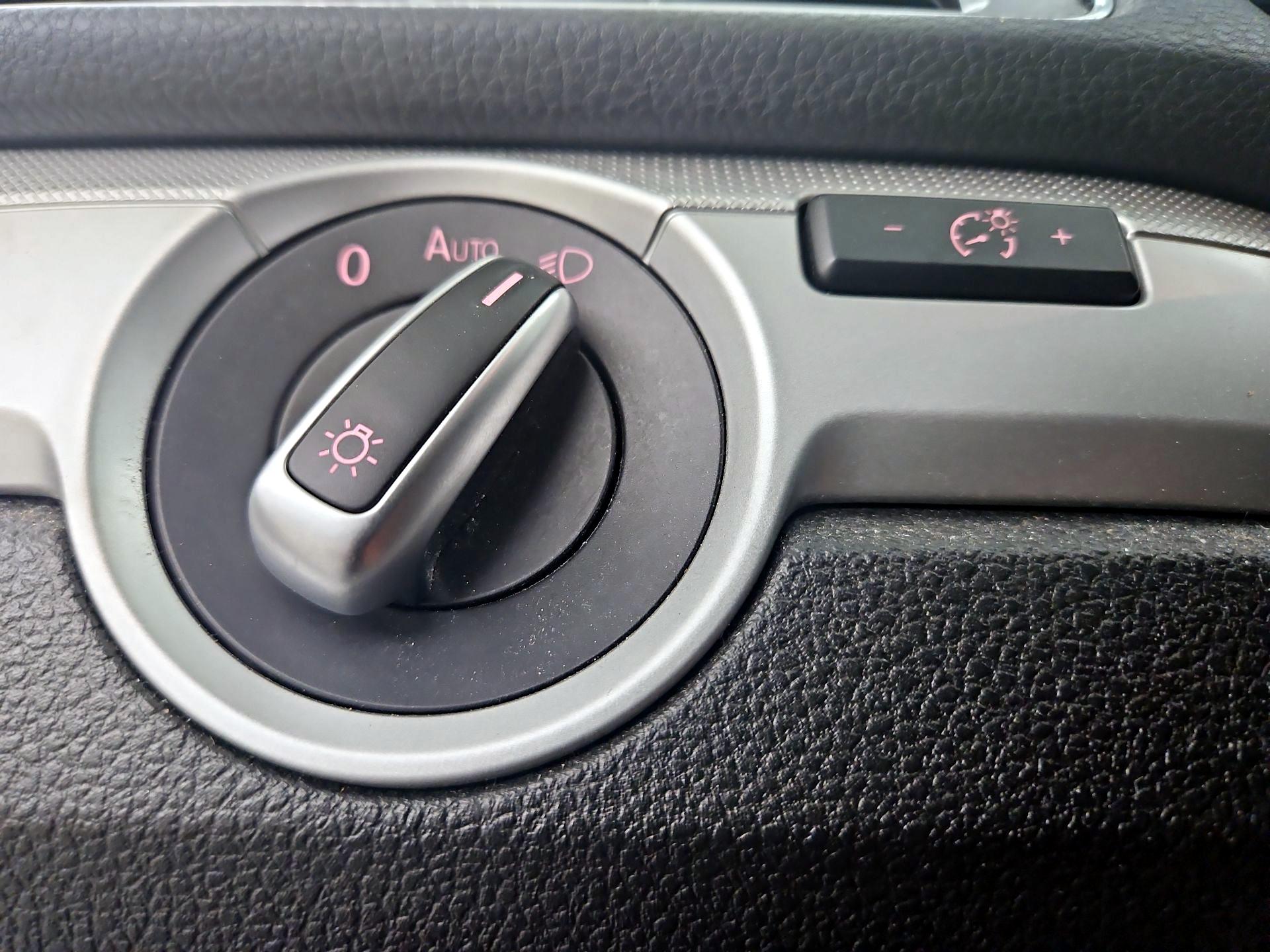 Thumbnail: 2016 Volkswagen Passat - 13