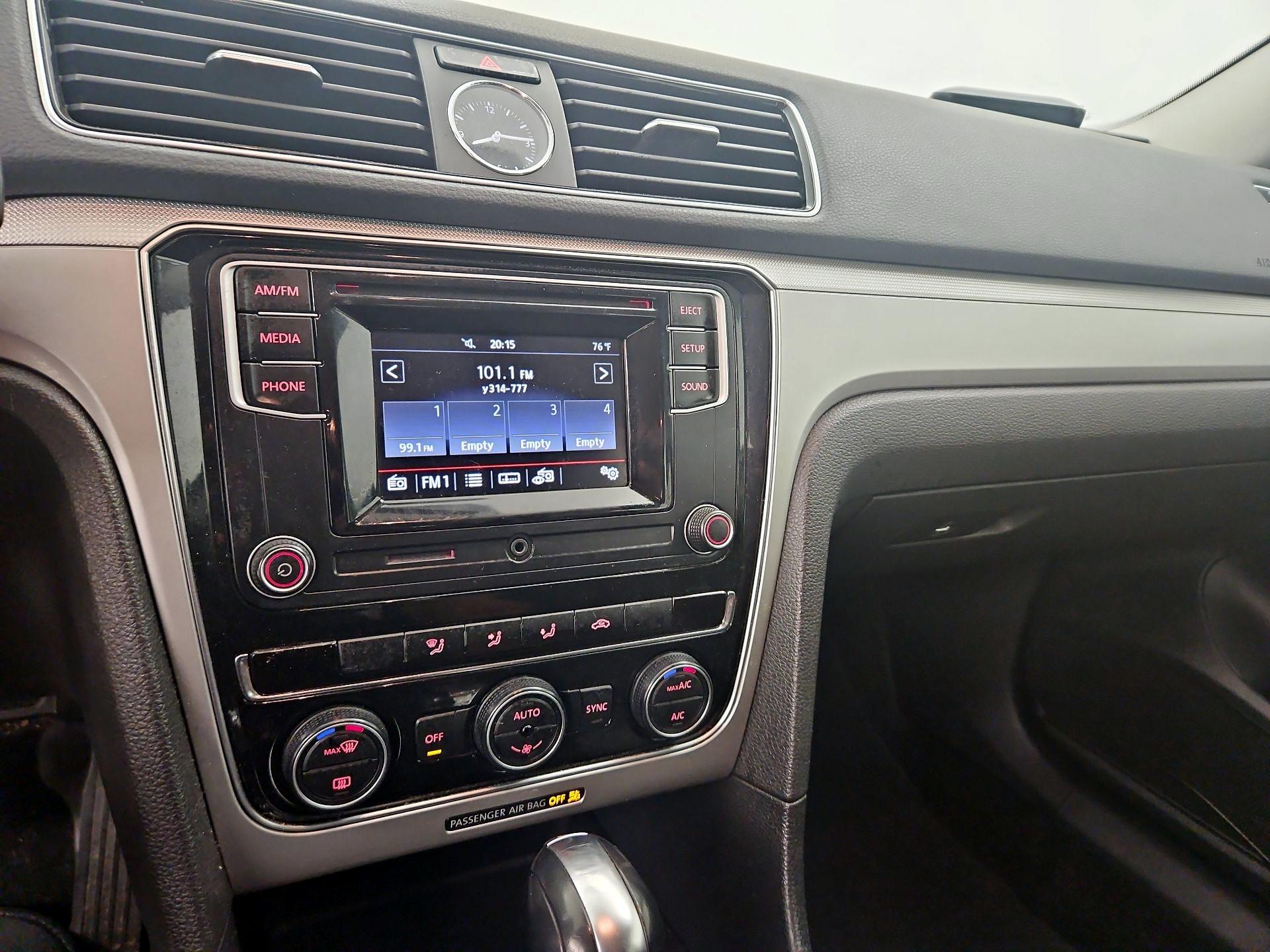Thumbnail: 2016 Volkswagen Passat - 15