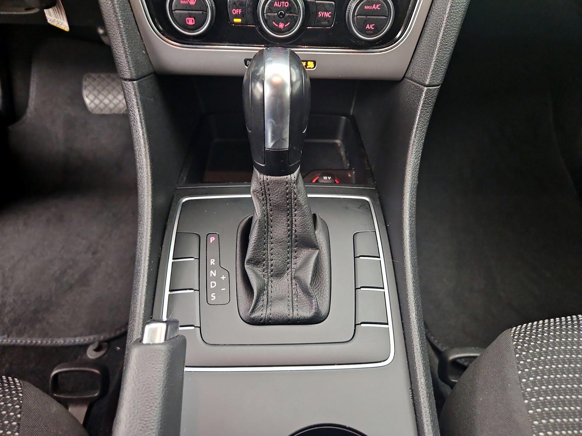 Thumbnail: 2016 Volkswagen Passat - 17