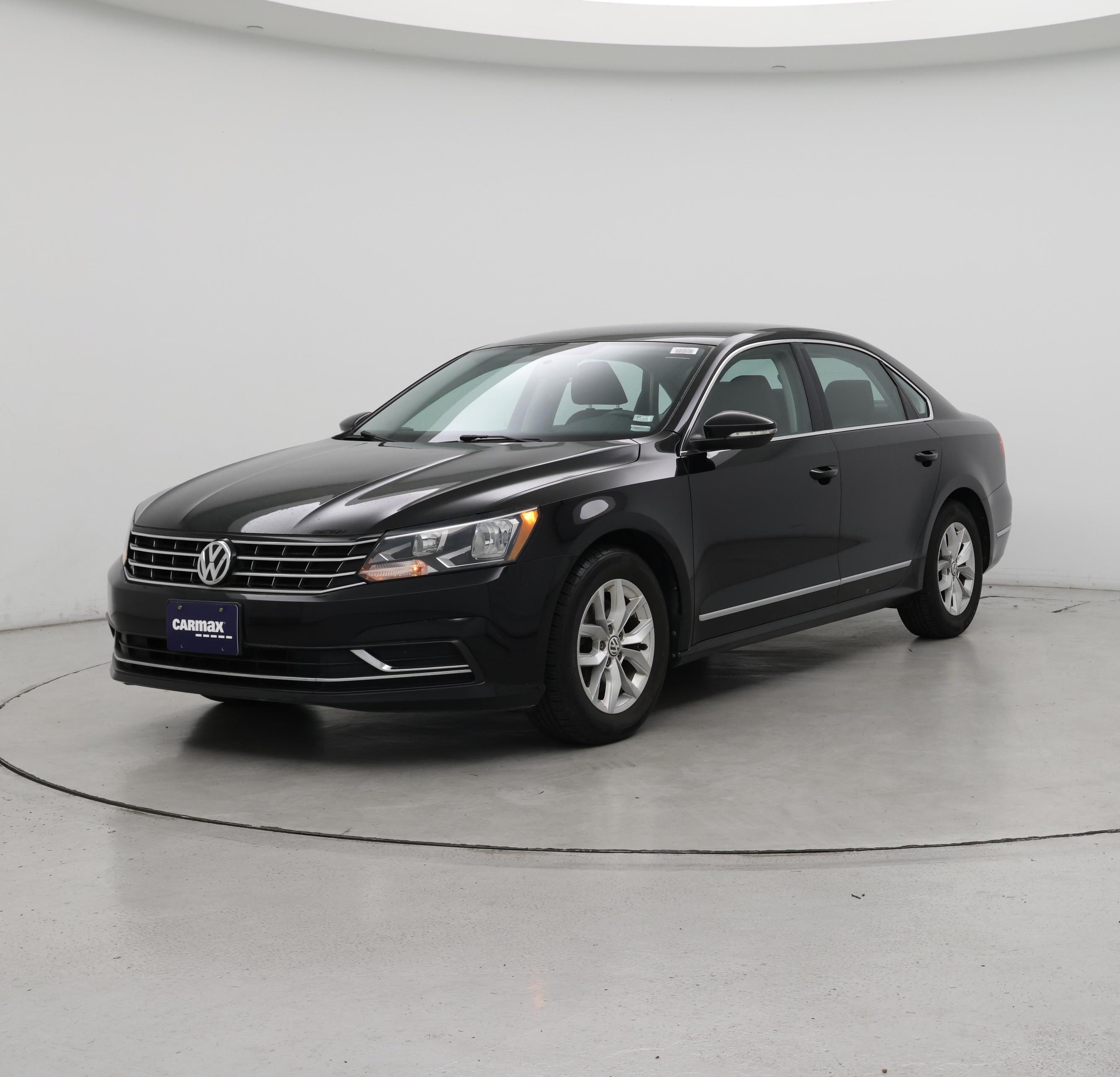 Thumbnail: 2016 Volkswagen Passat - 4