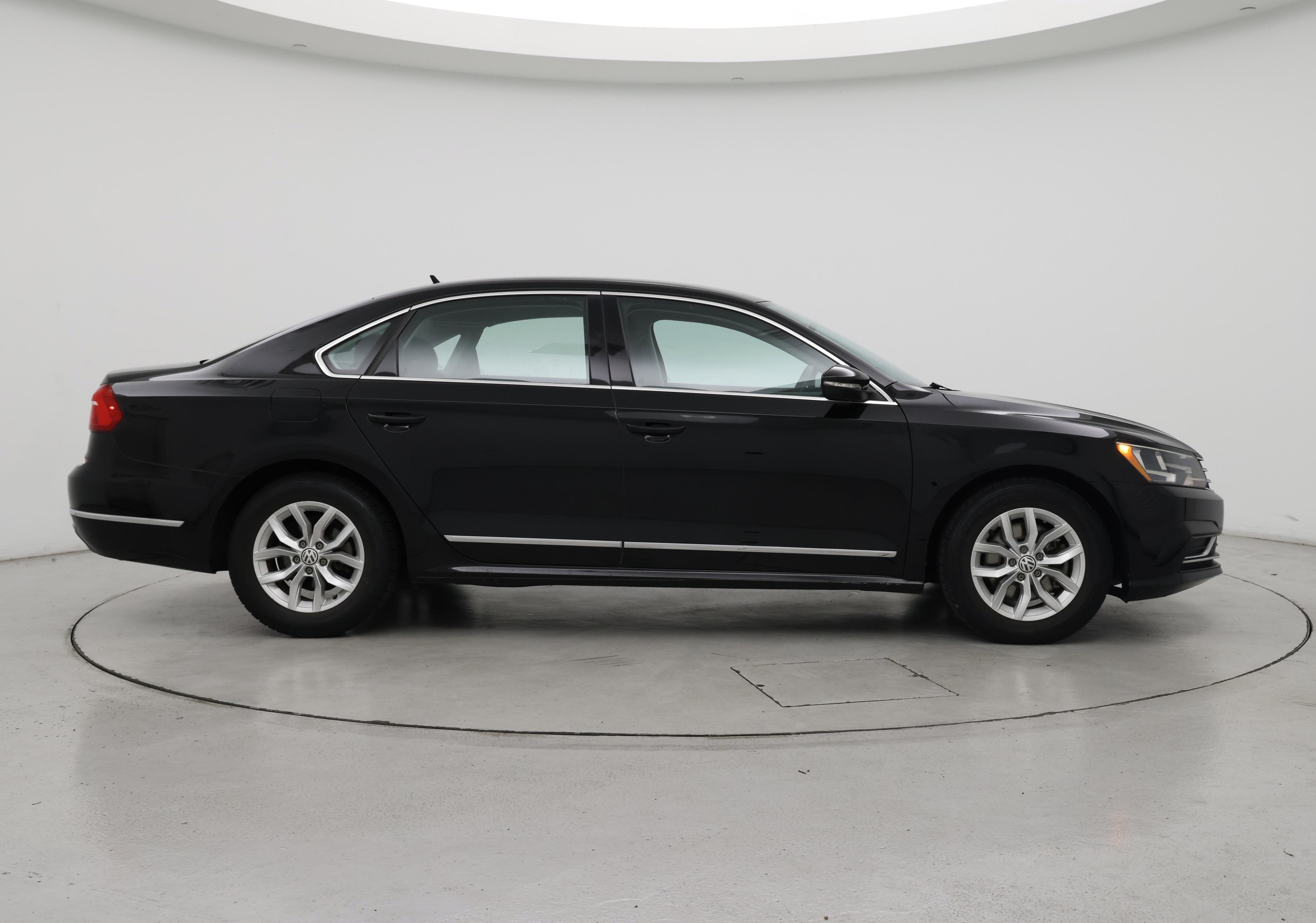 Thumbnail: 2016 Volkswagen Passat - 7
