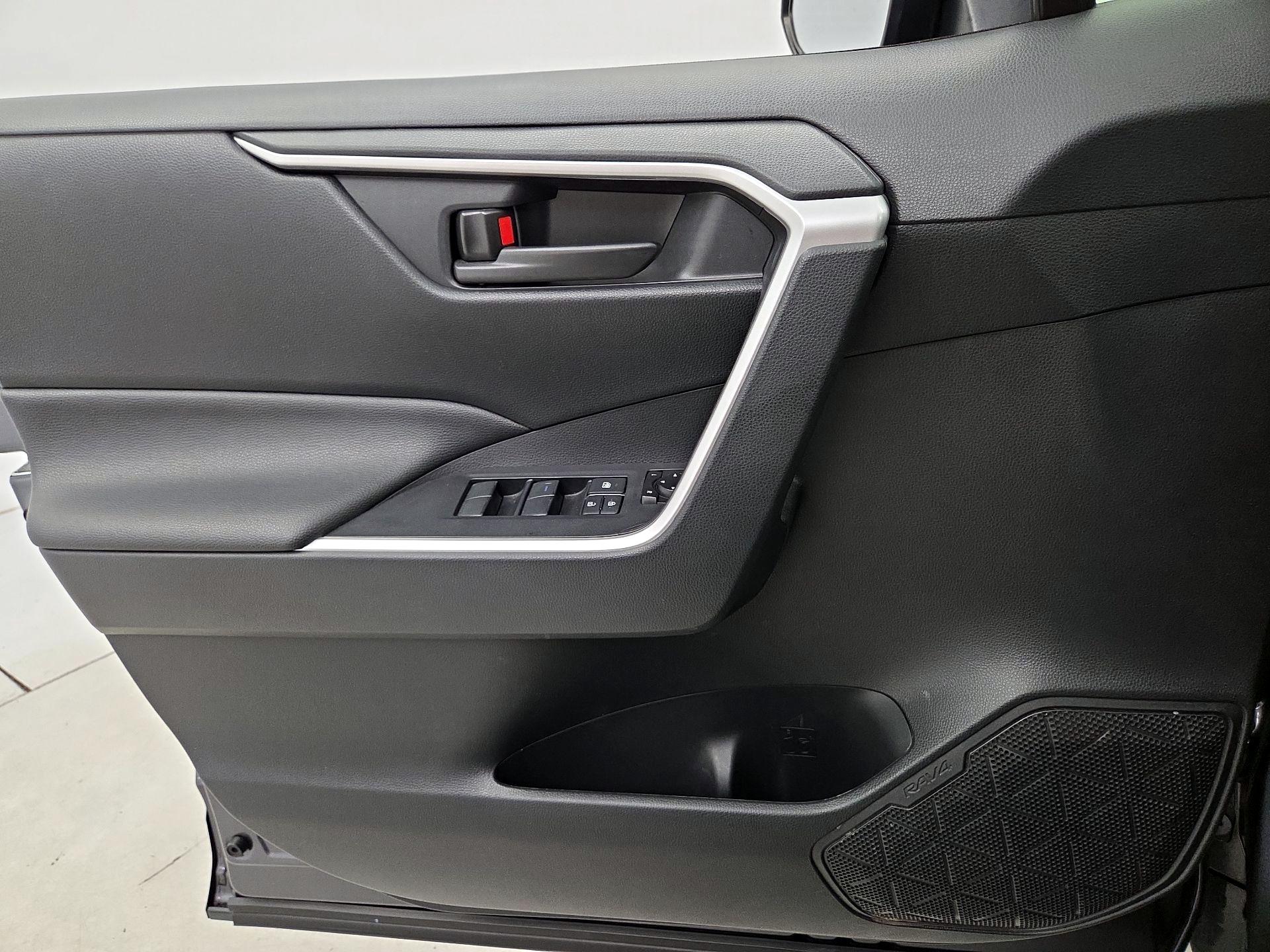 Thumbnail: 2021 Toyota RAV4 - 12