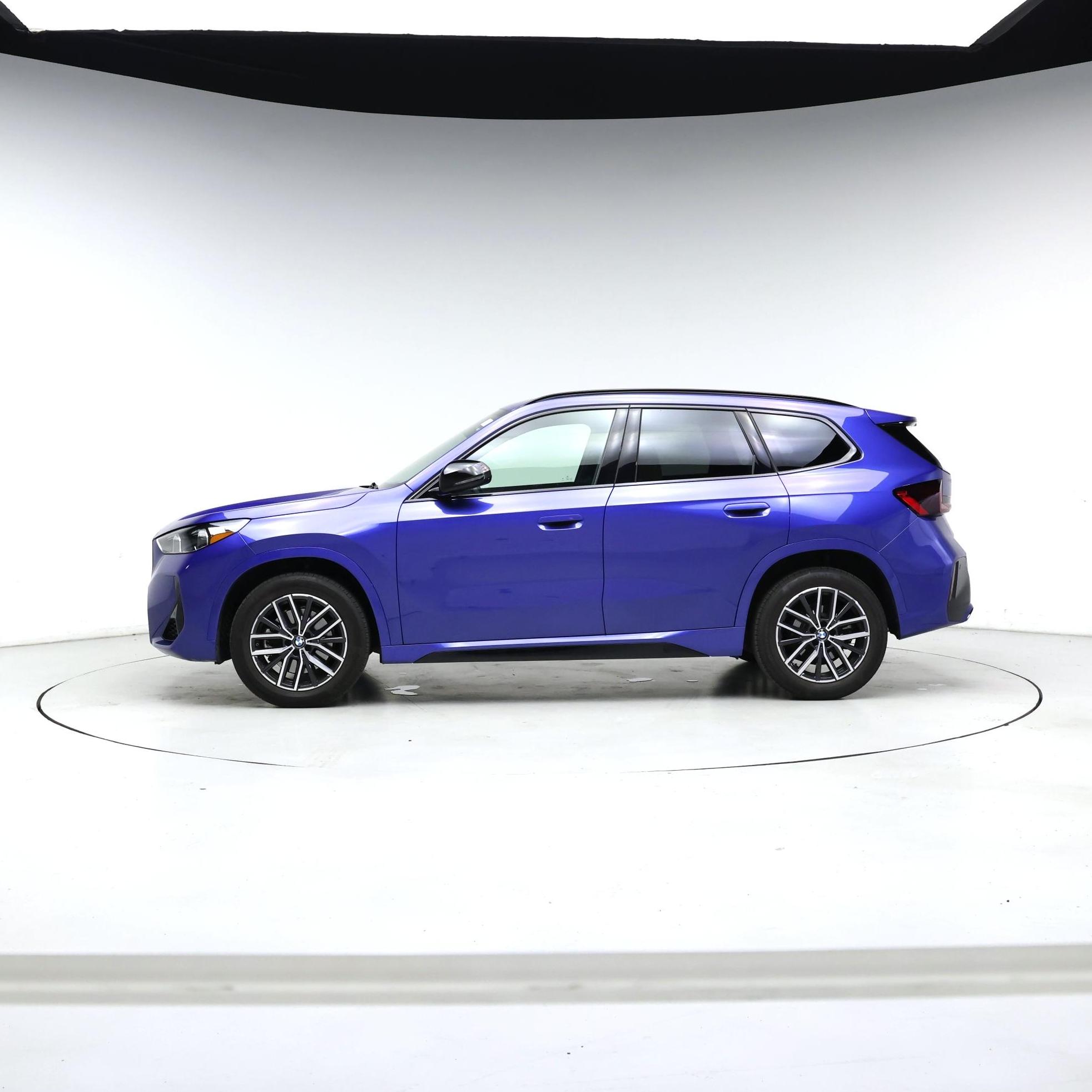 Thumbnail: 2023 BMW X1 - 3
