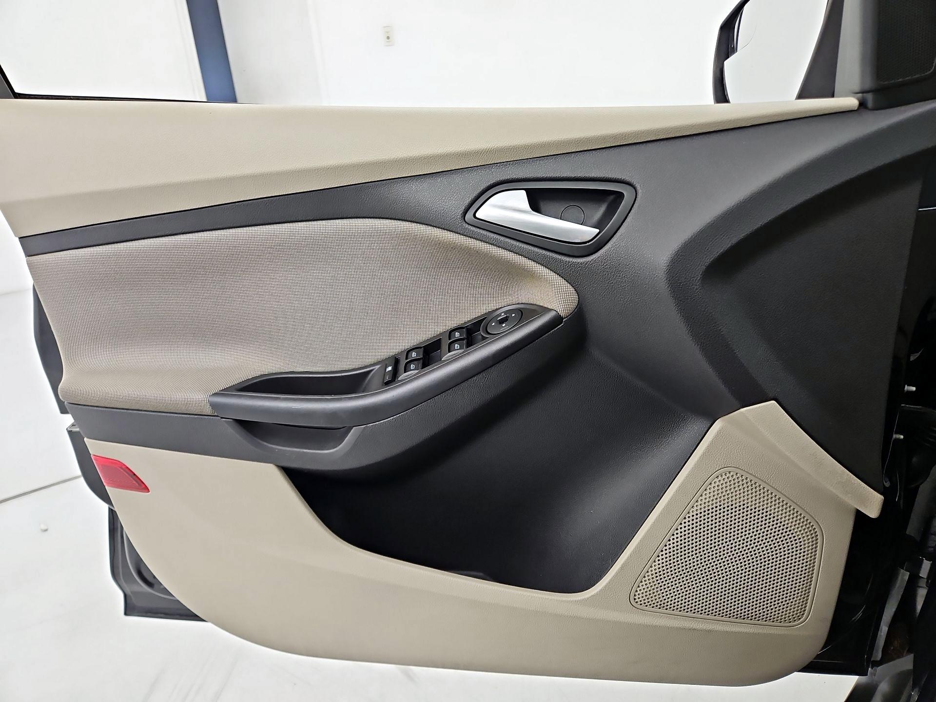 Thumbnail: 2014 Ford Focus - 12