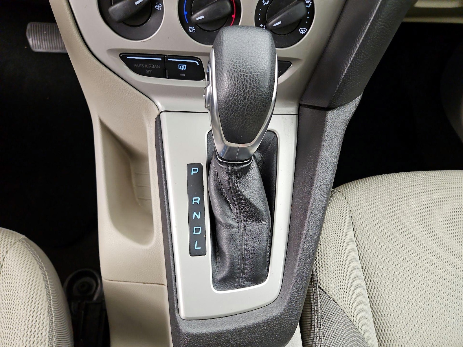 2014 Ford Focus SE - Photo 16