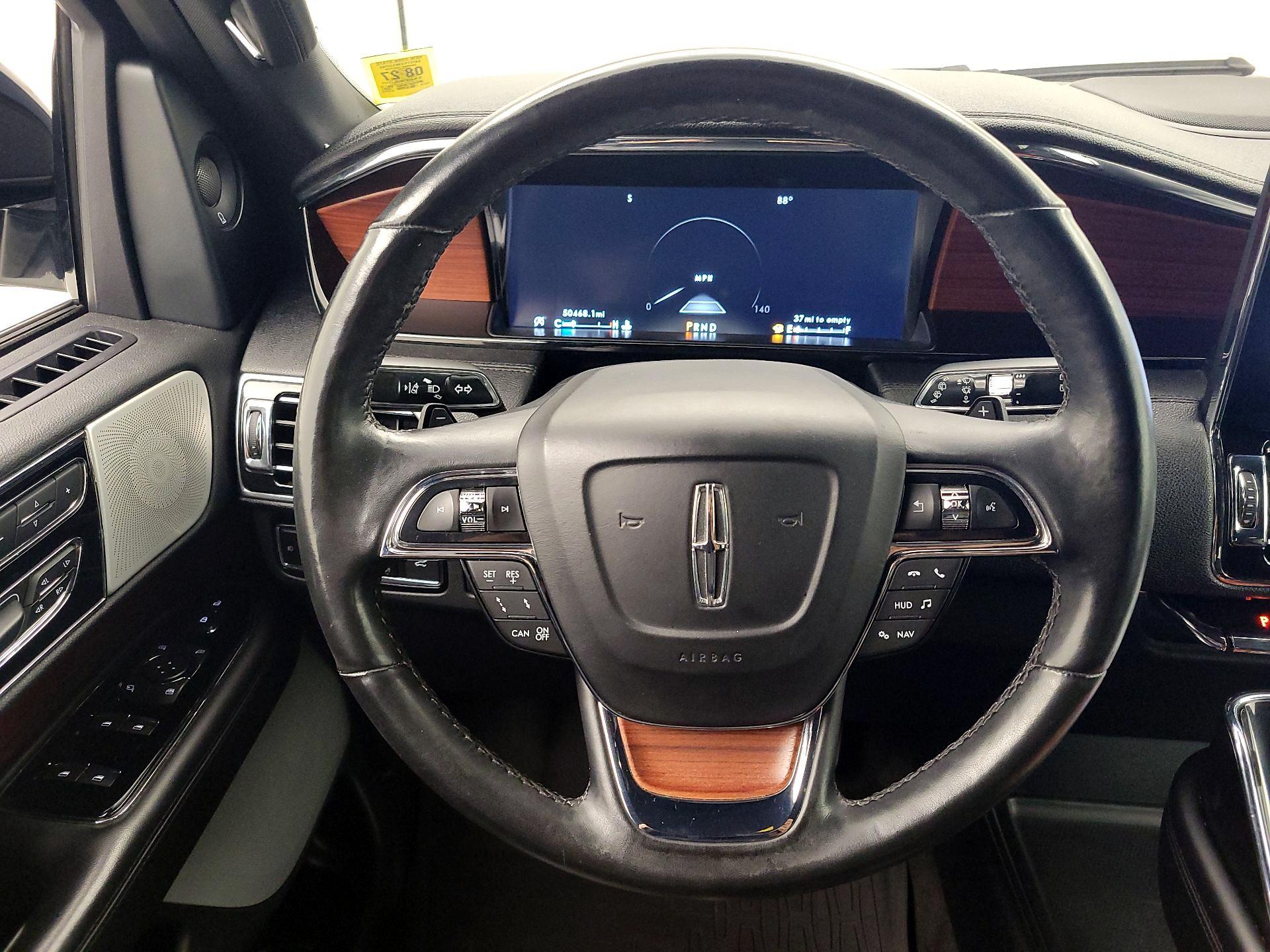 Thumbnail: 2020 Lincoln Navigator L - 10