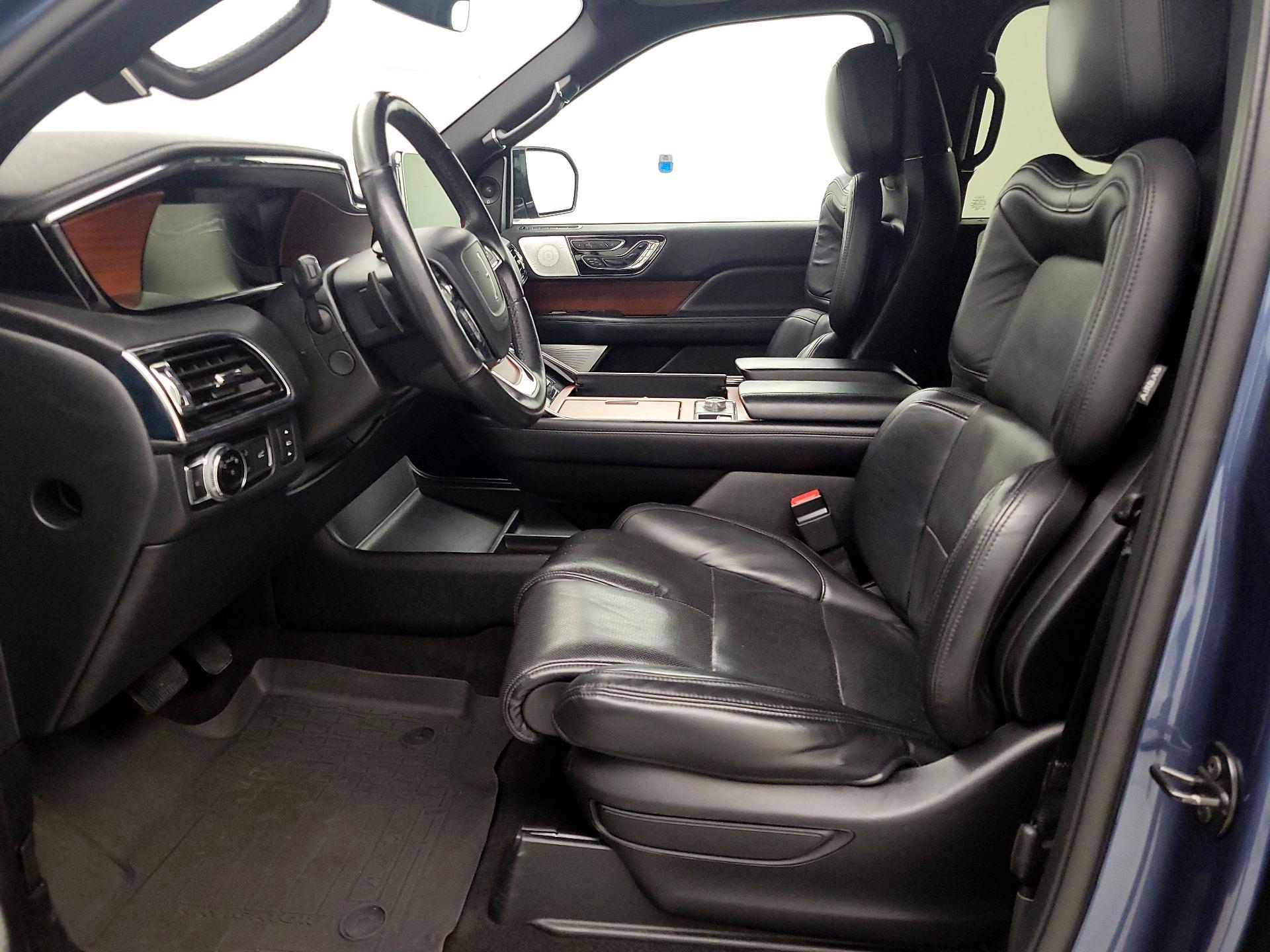 Thumbnail: 2020 Lincoln Navigator L - 11
