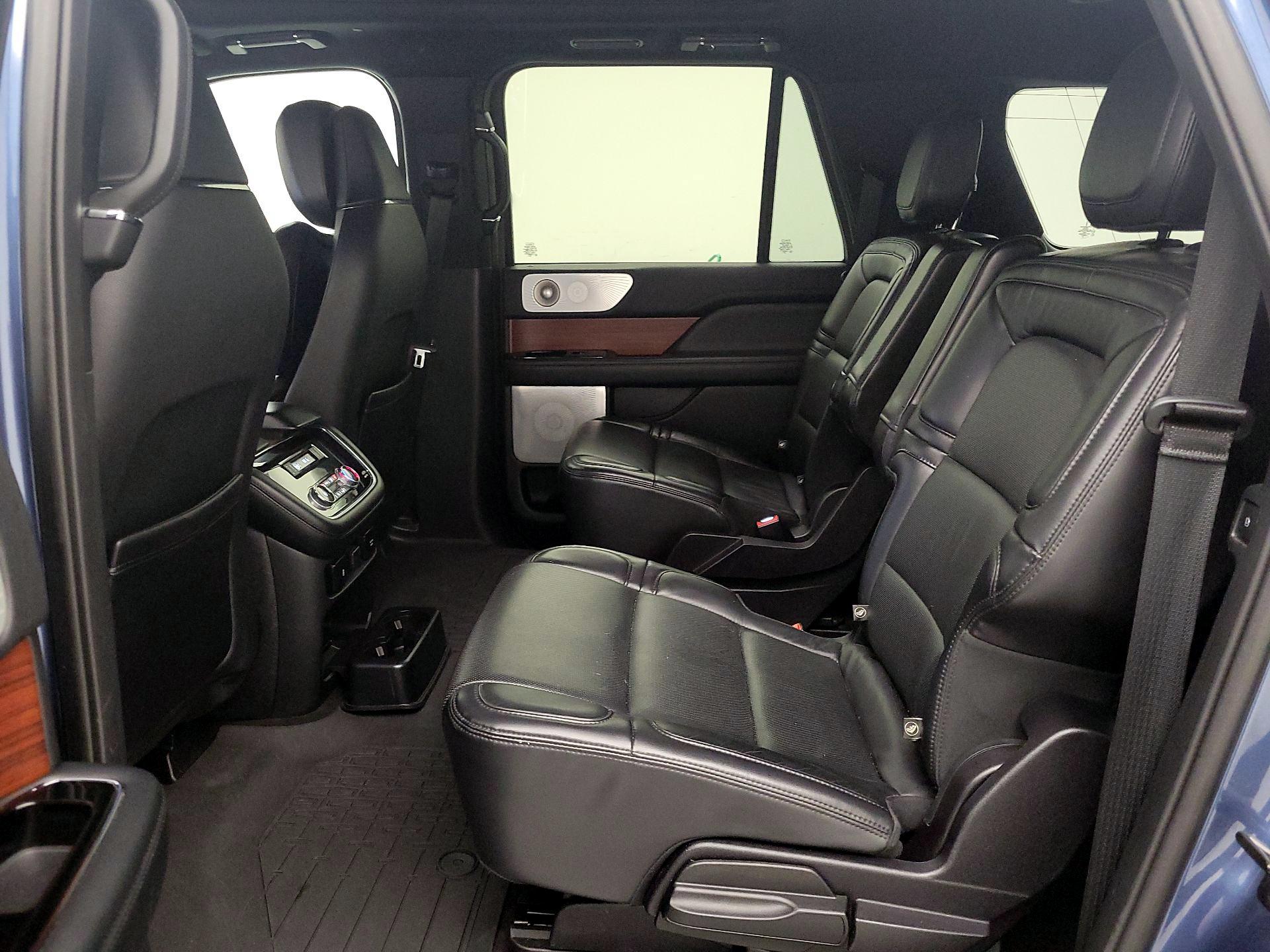 Thumbnail: 2020 Lincoln Navigator L - 20
