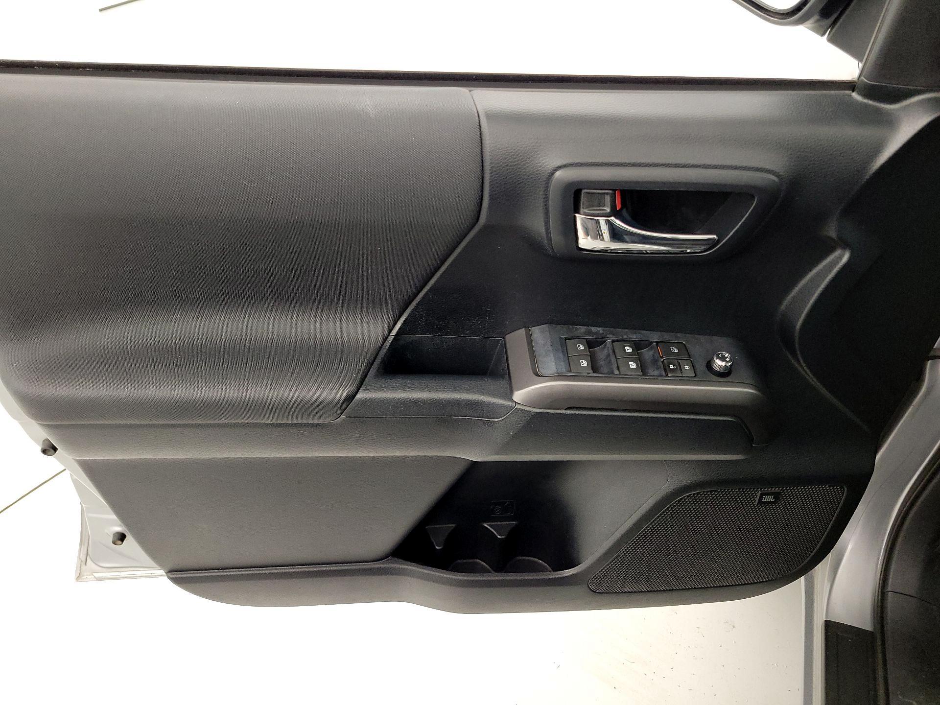Thumbnail: 2016 Toyota Tacoma - 12