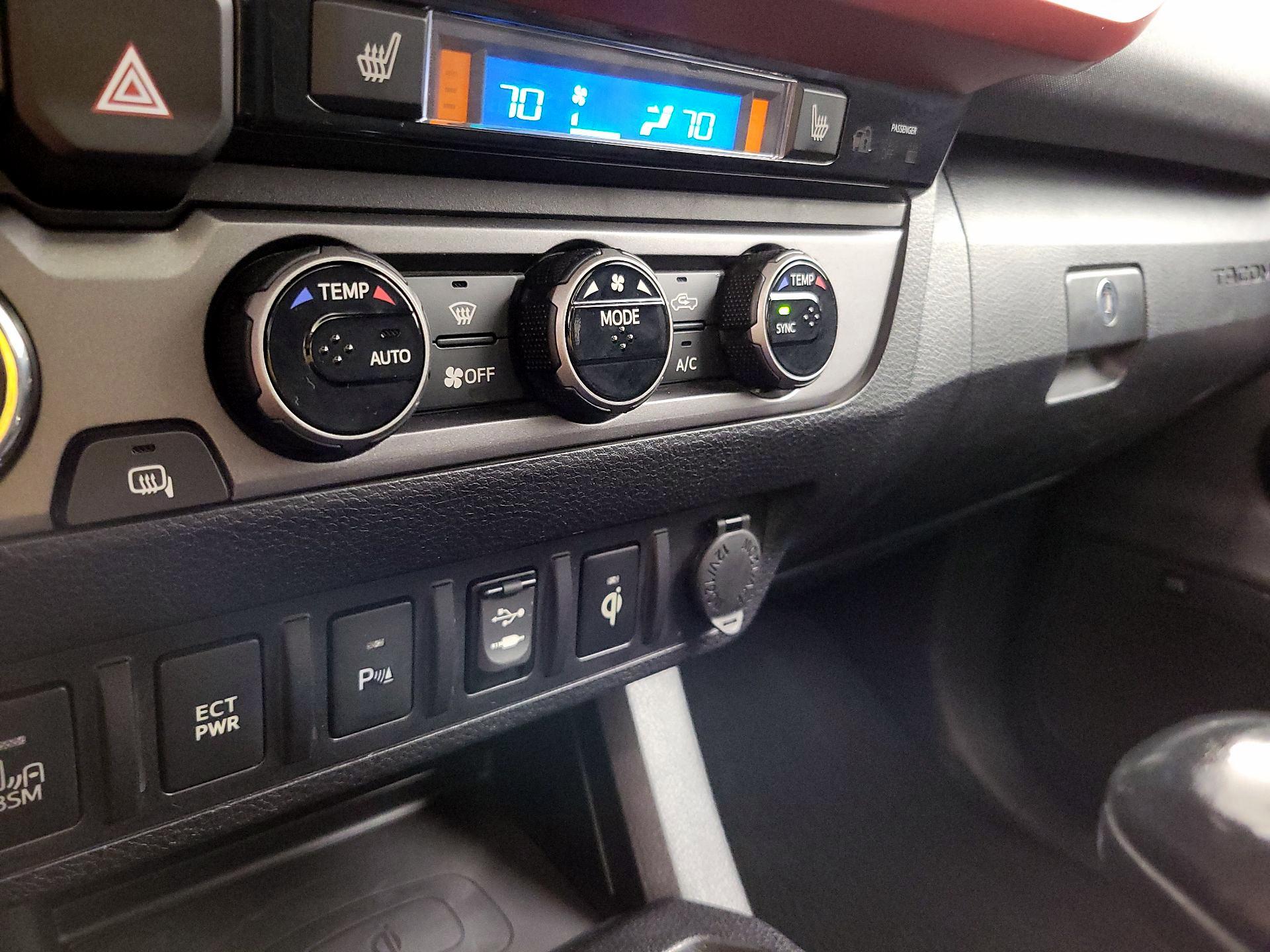 Thumbnail: 2016 Toyota Tacoma - 17