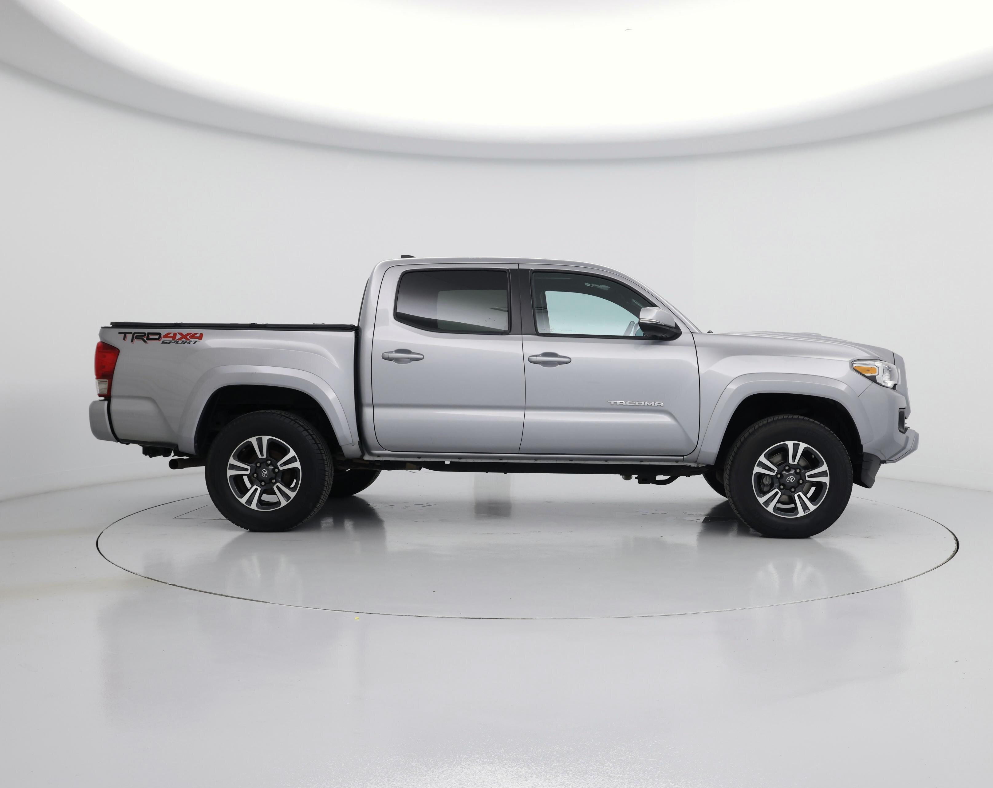 Thumbnail: 2016 Toyota Tacoma - 7