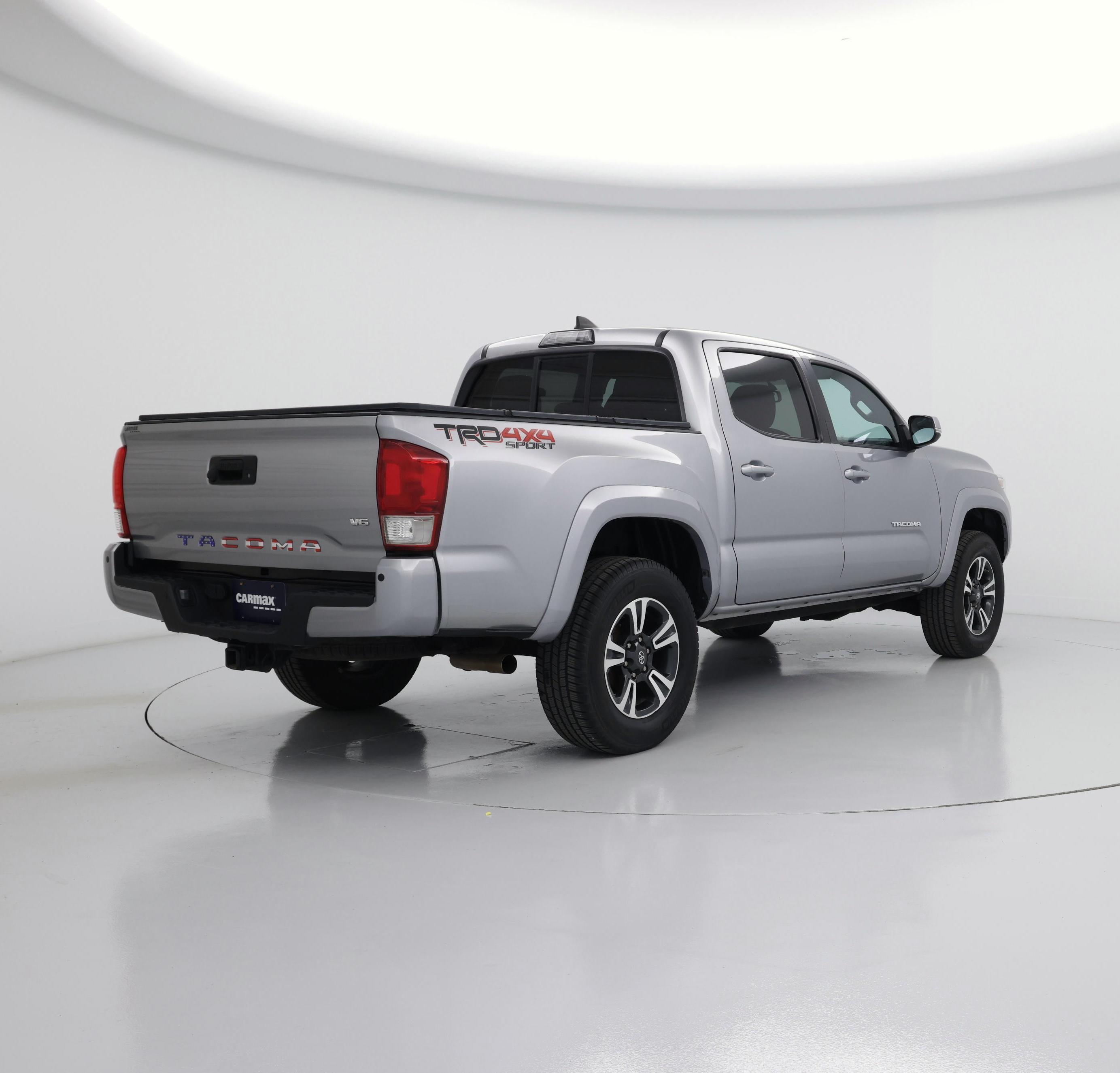 Thumbnail: 2016 Toyota Tacoma - 8