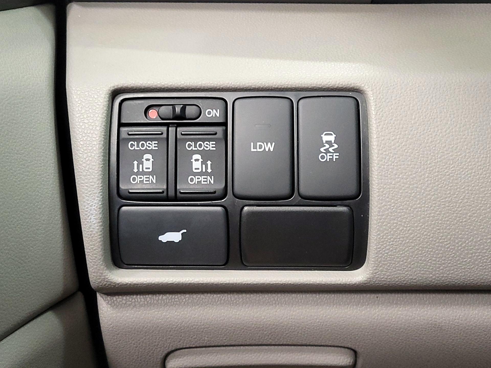 Thumbnail: 2016 Honda Odyssey - 13