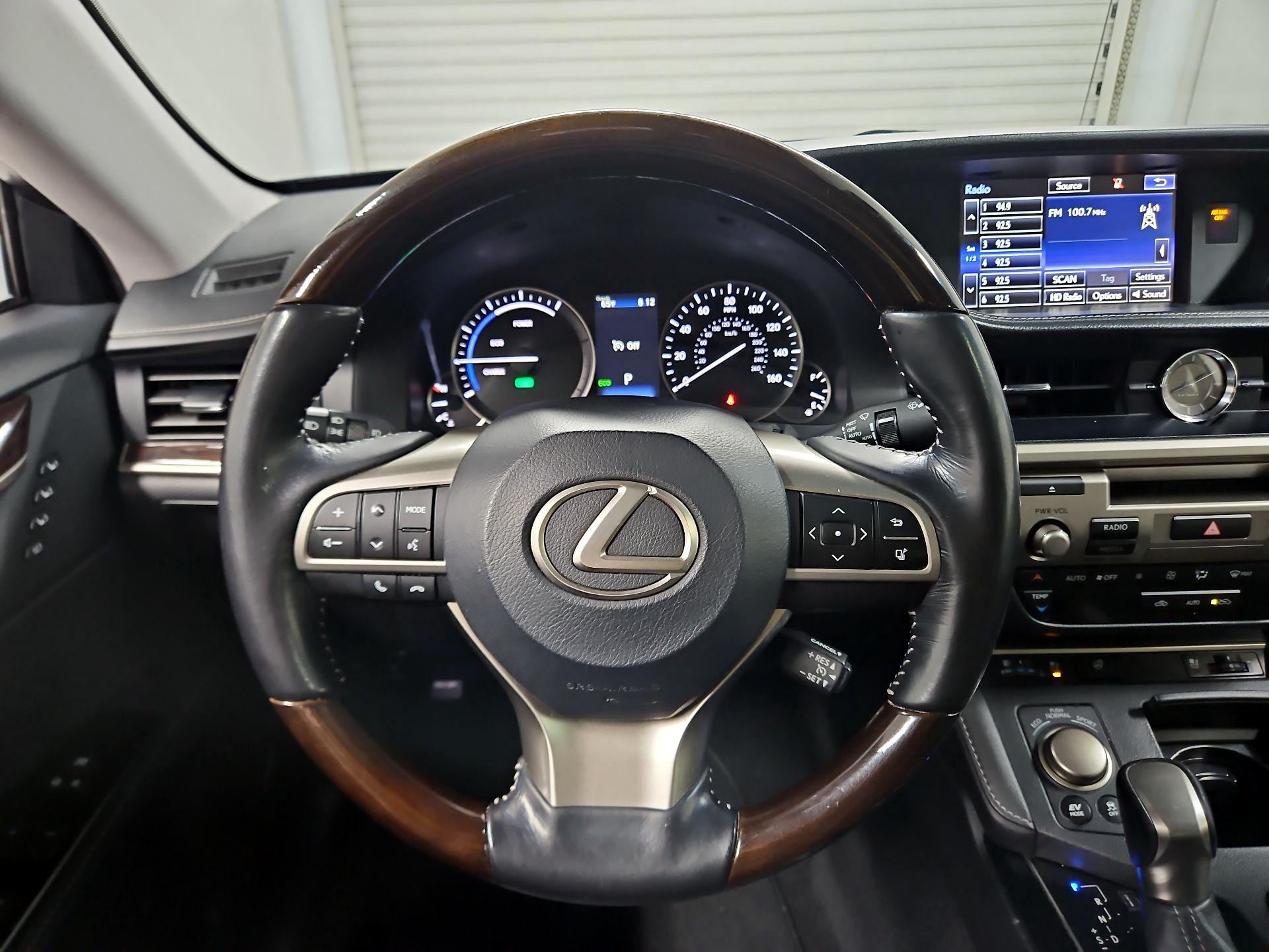 Thumbnail: 2016 Lexus ES - 10