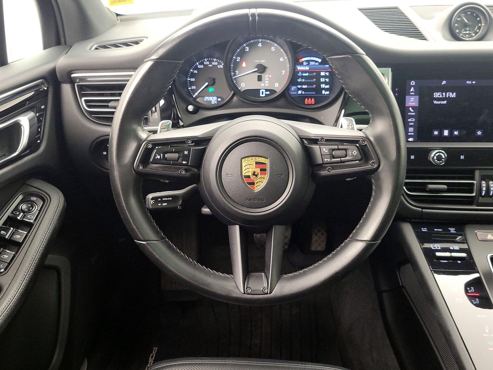 Thumbnail: 2022 Porsche Macan - 10
