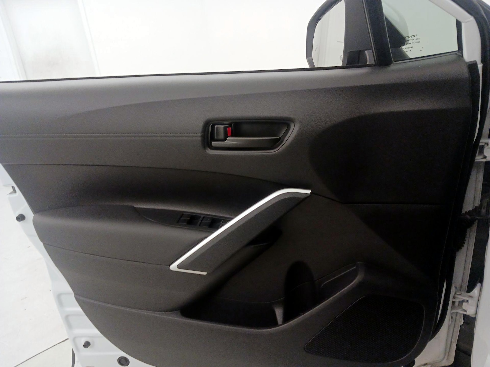 2023 Toyota Corolla Cross LE - Photo 13