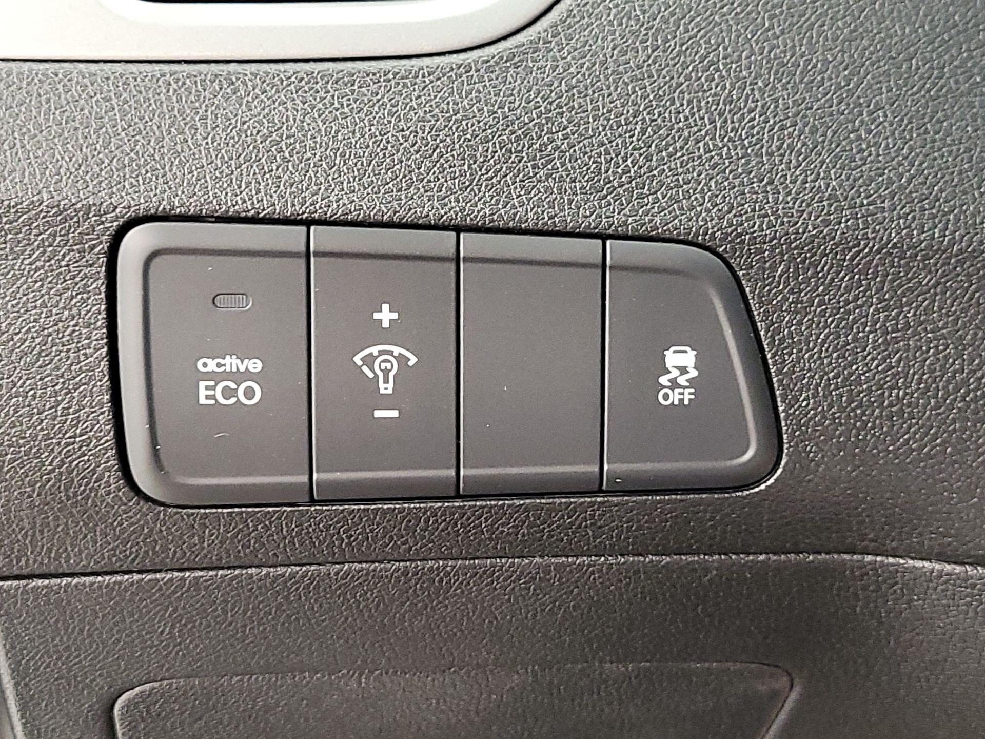 Thumbnail: 2015 Hyundai Elantra - 13
