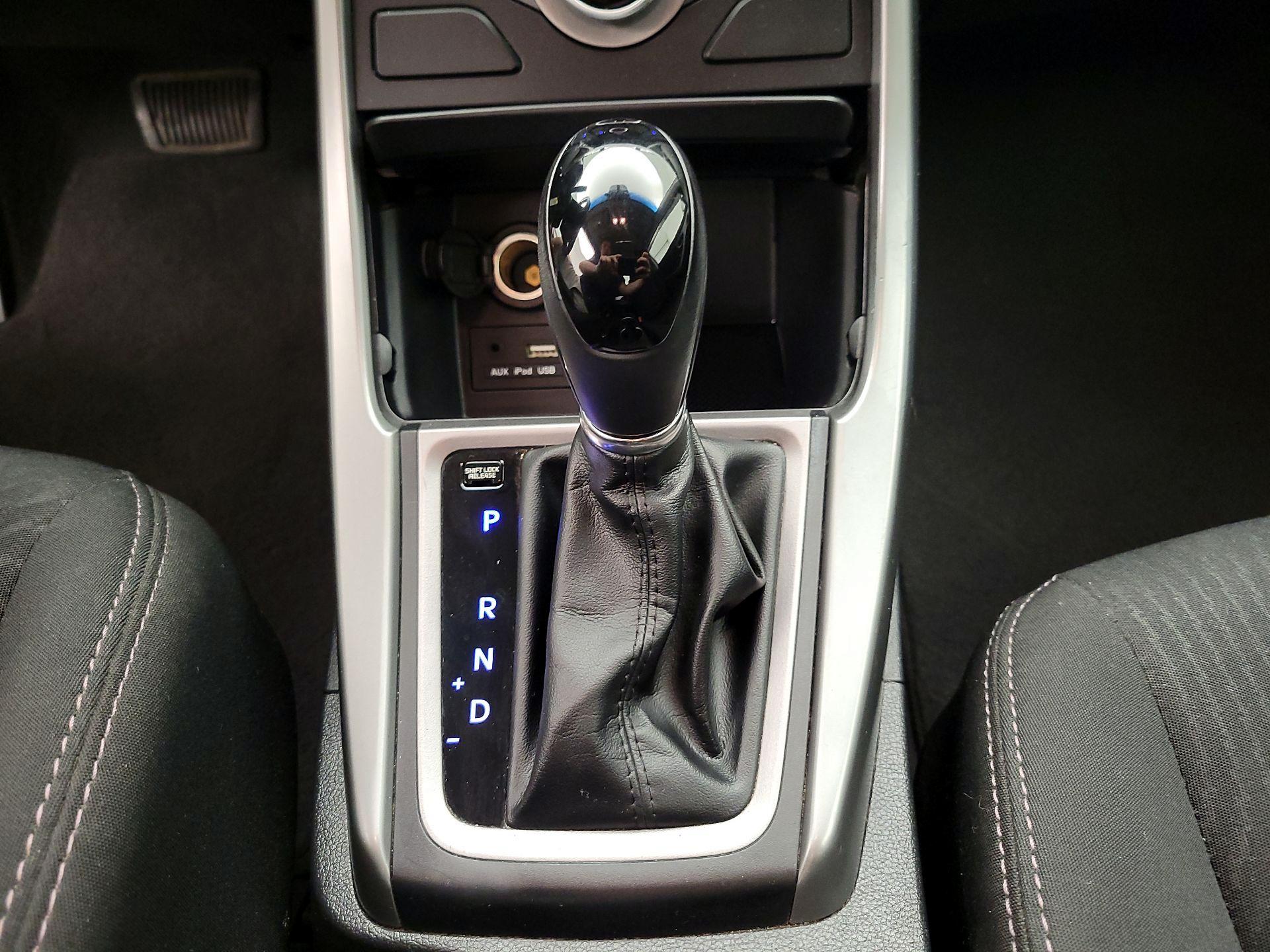 Thumbnail: 2015 Hyundai Elantra - 17