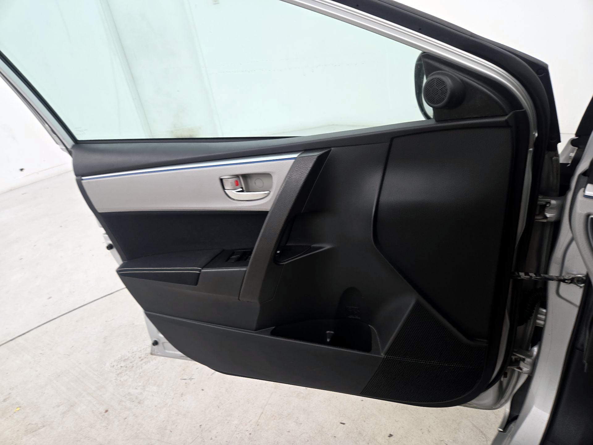 Thumbnail: 2015 Toyota Corolla - 12