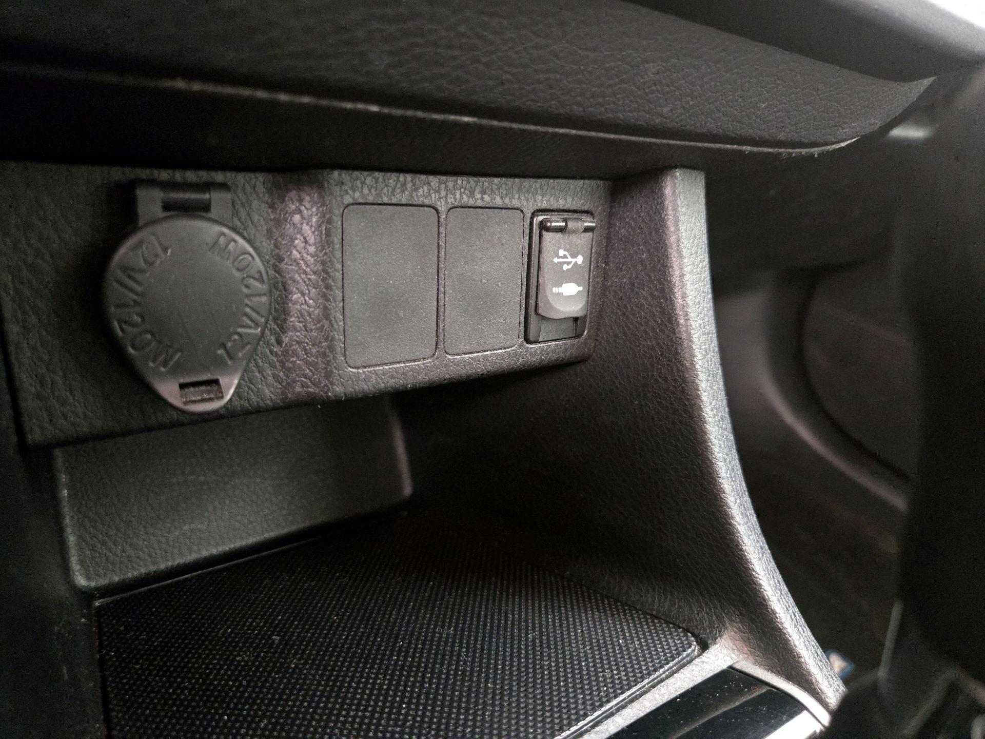 Thumbnail: 2015 Toyota Corolla - 18