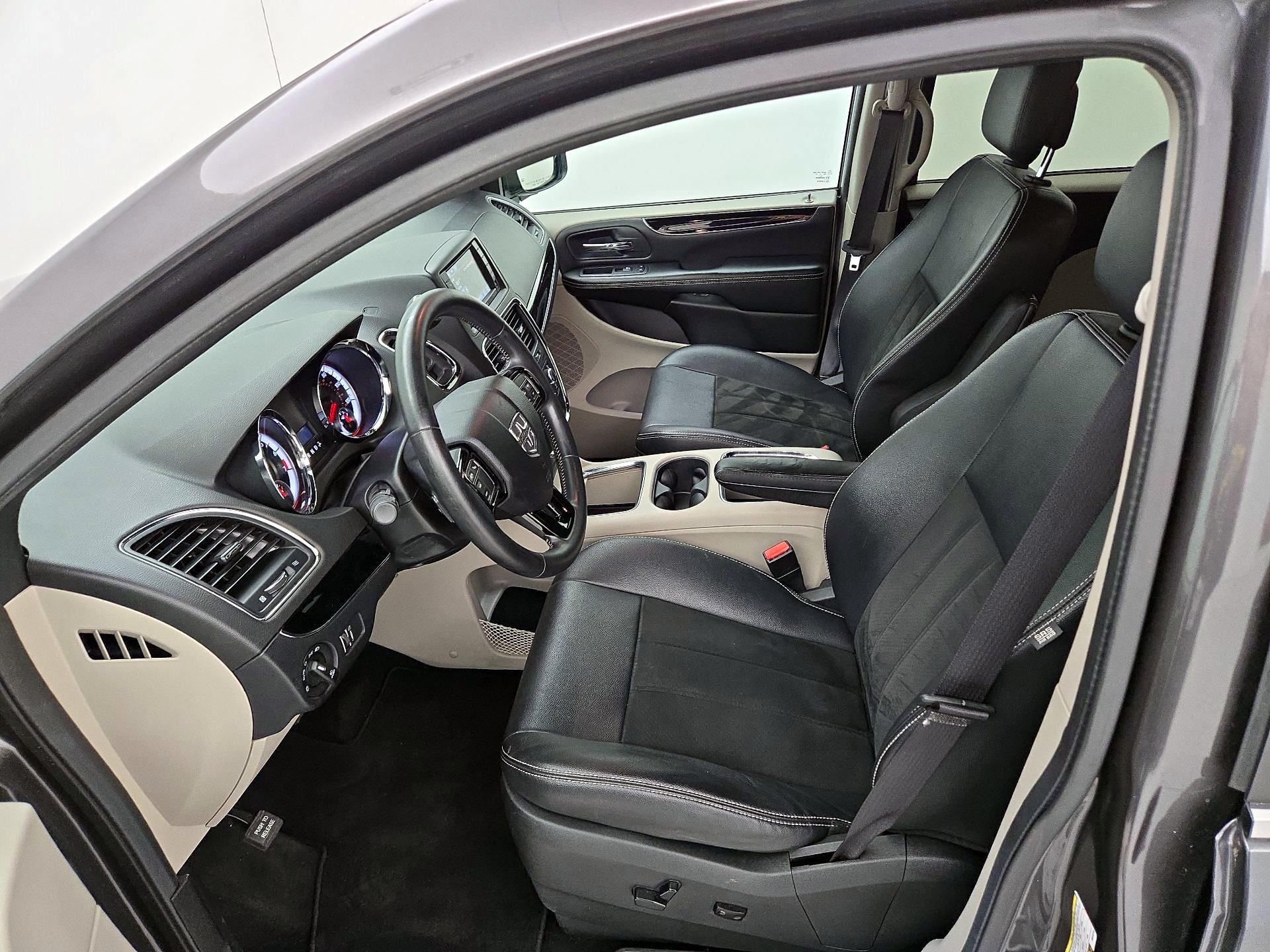 Thumbnail: 2019 Dodge Grand Caravan - 11