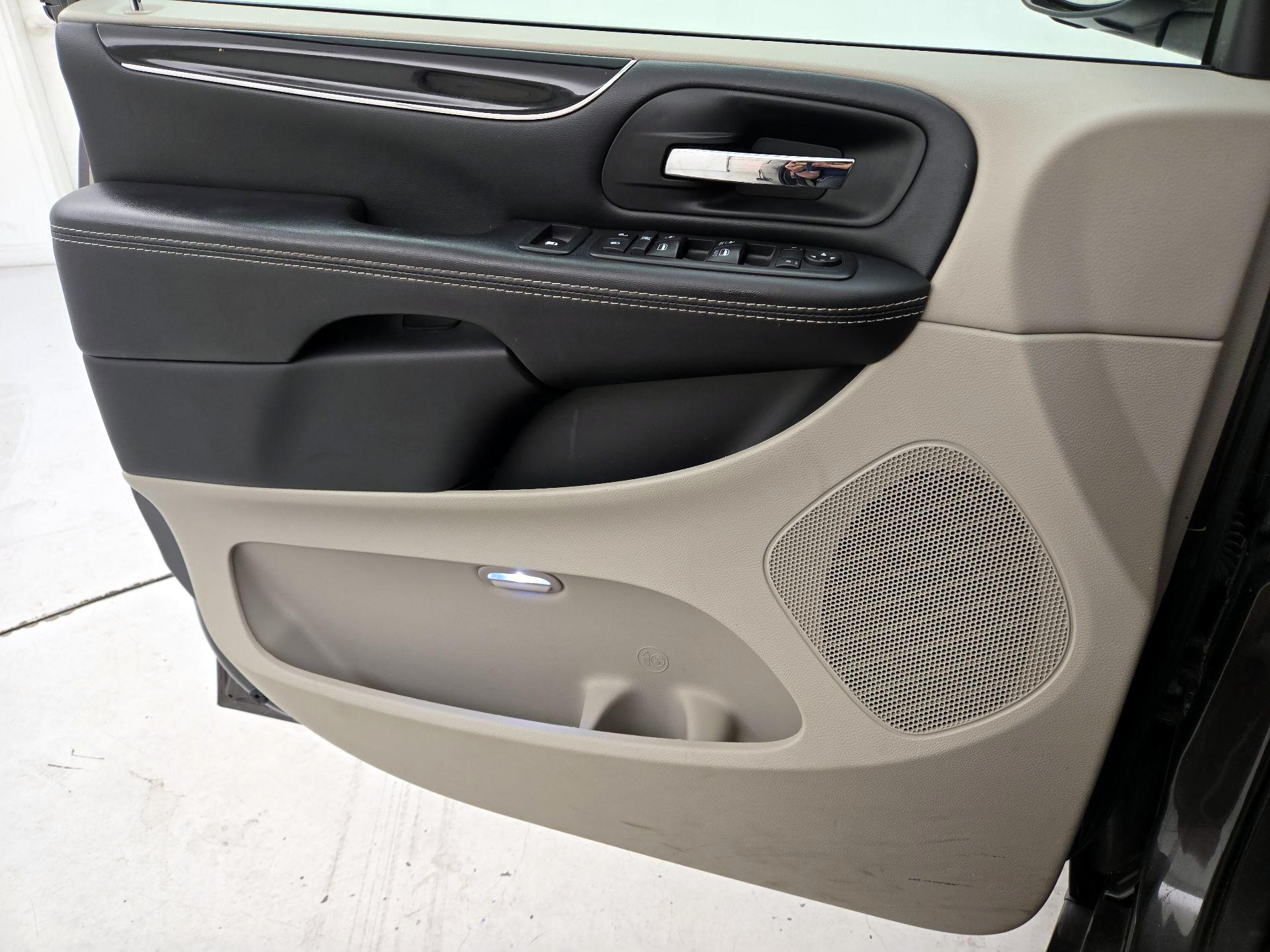 Thumbnail: 2019 Dodge Grand Caravan - 12