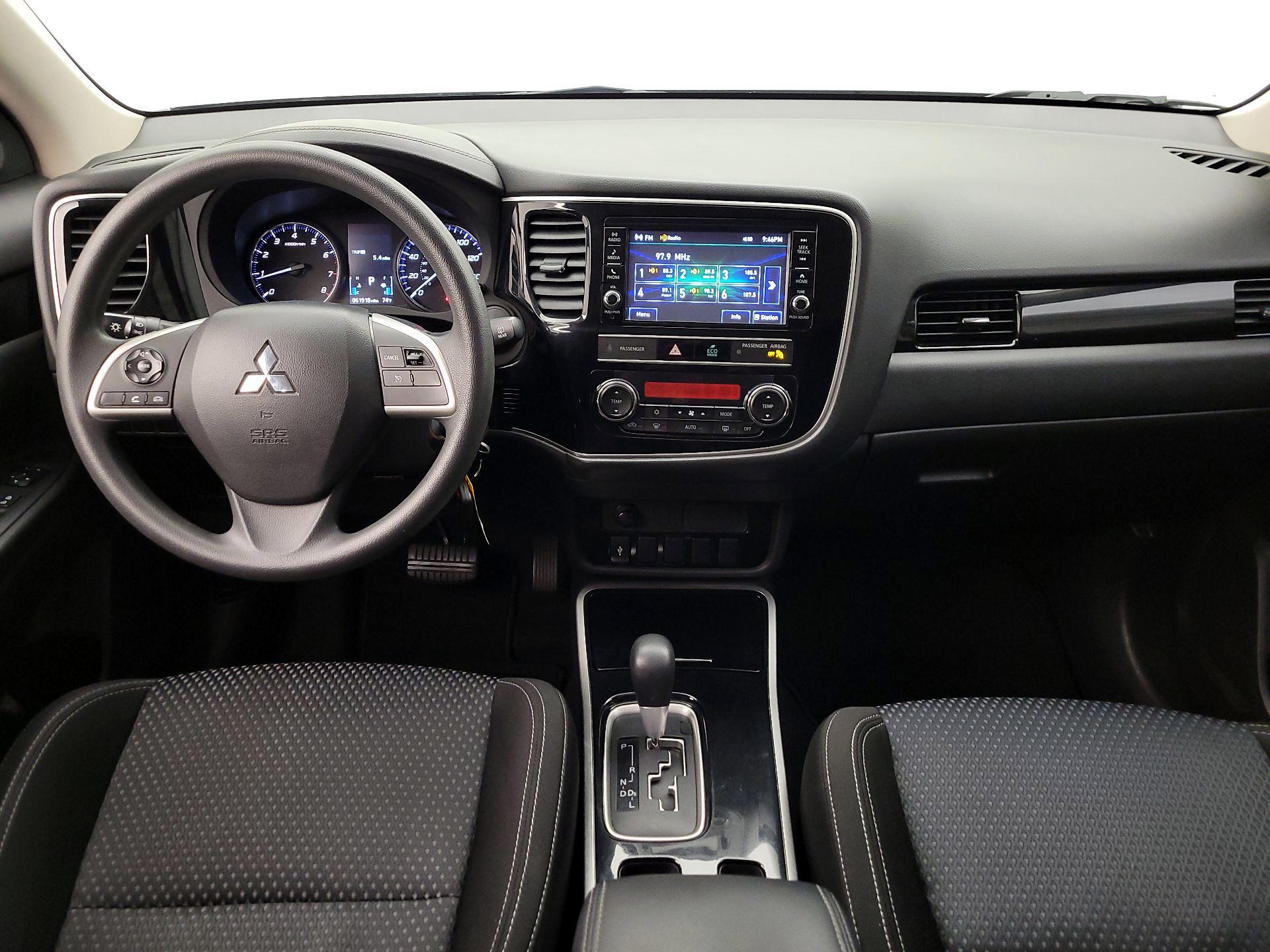 Thumbnail: 2019 Mitsubishi Outlander - 9