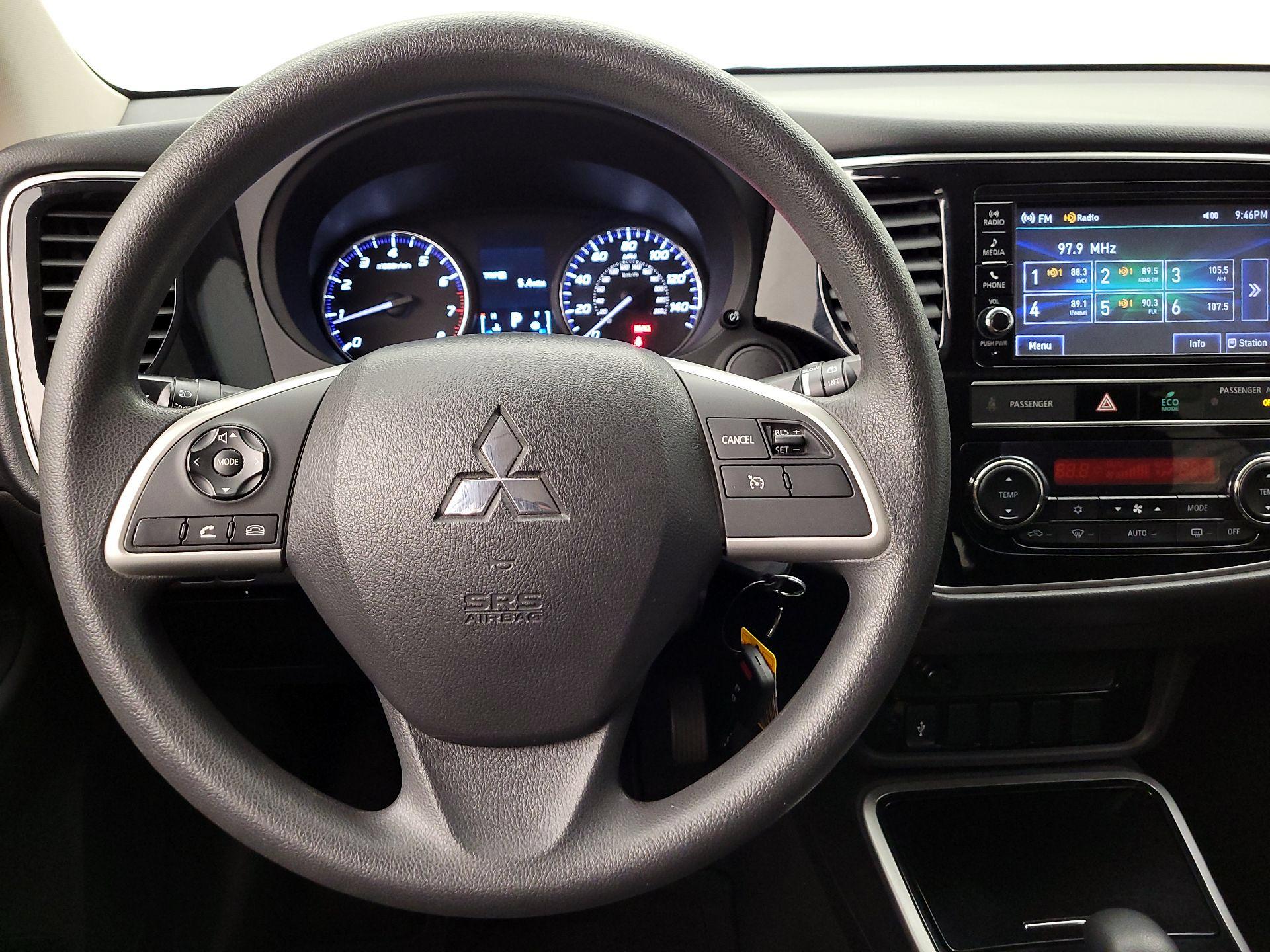 Thumbnail: 2019 Mitsubishi Outlander - 10
