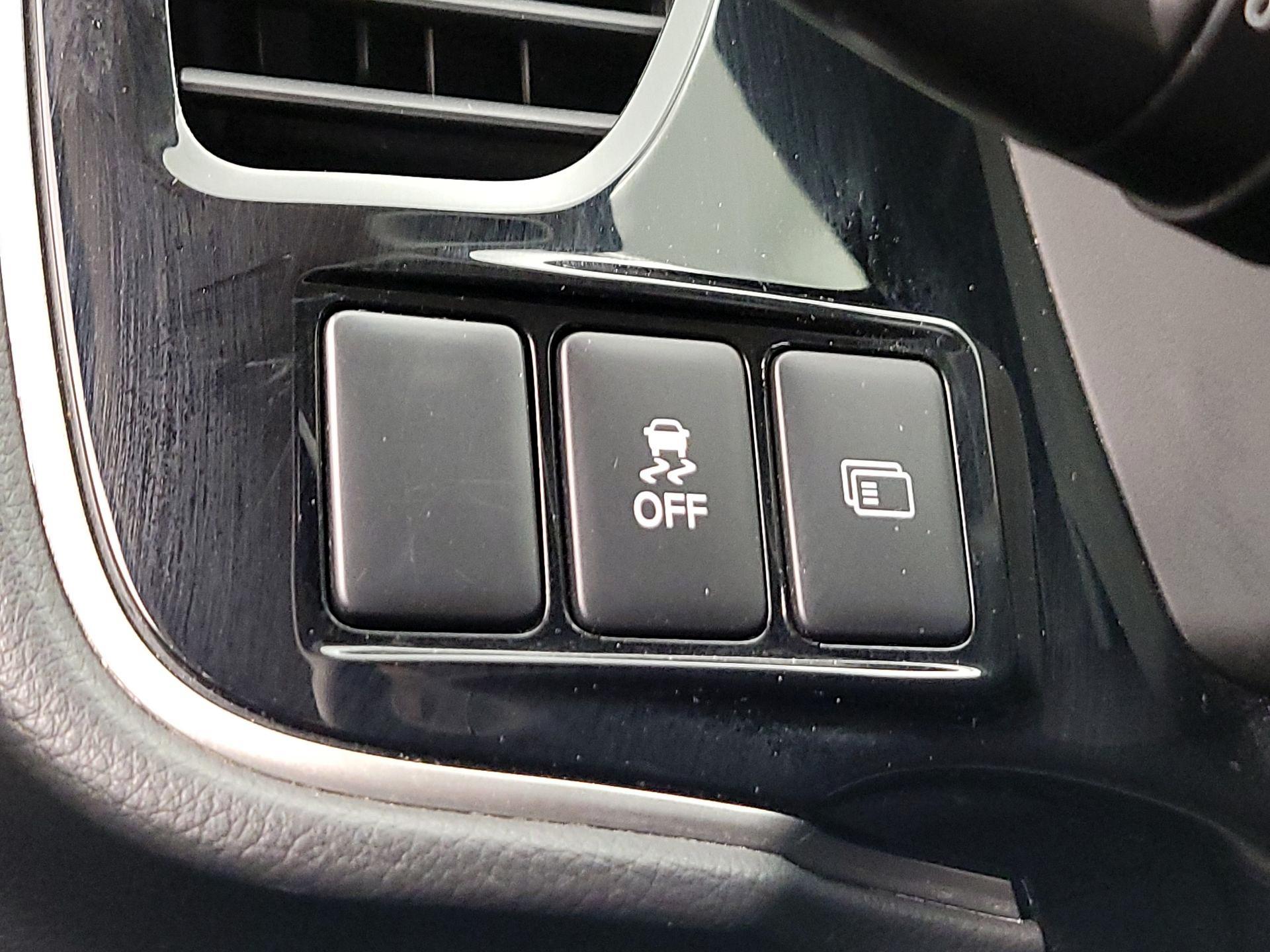 Thumbnail: 2019 Mitsubishi Outlander - 13