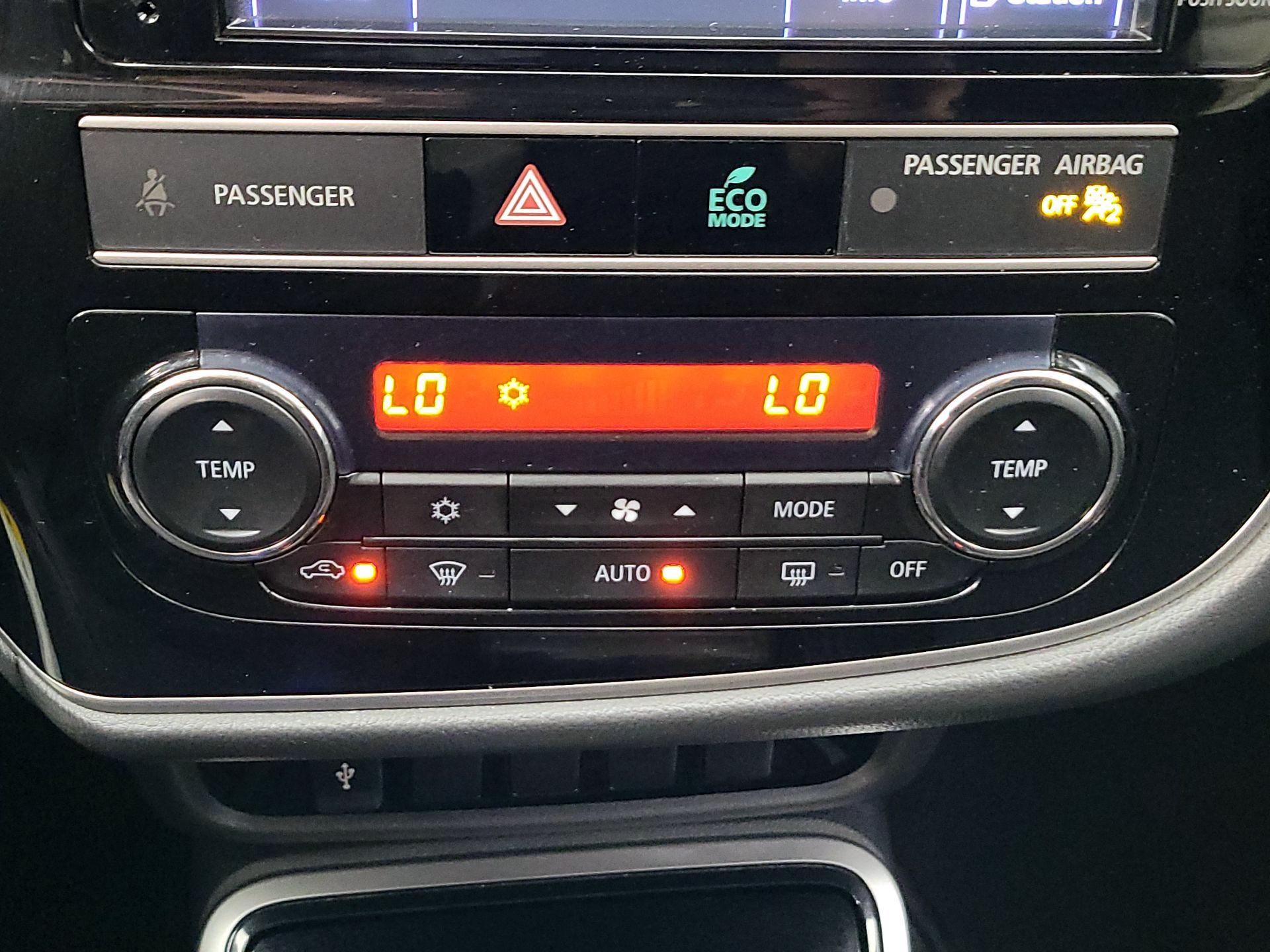 Thumbnail: 2019 Mitsubishi Outlander - 16