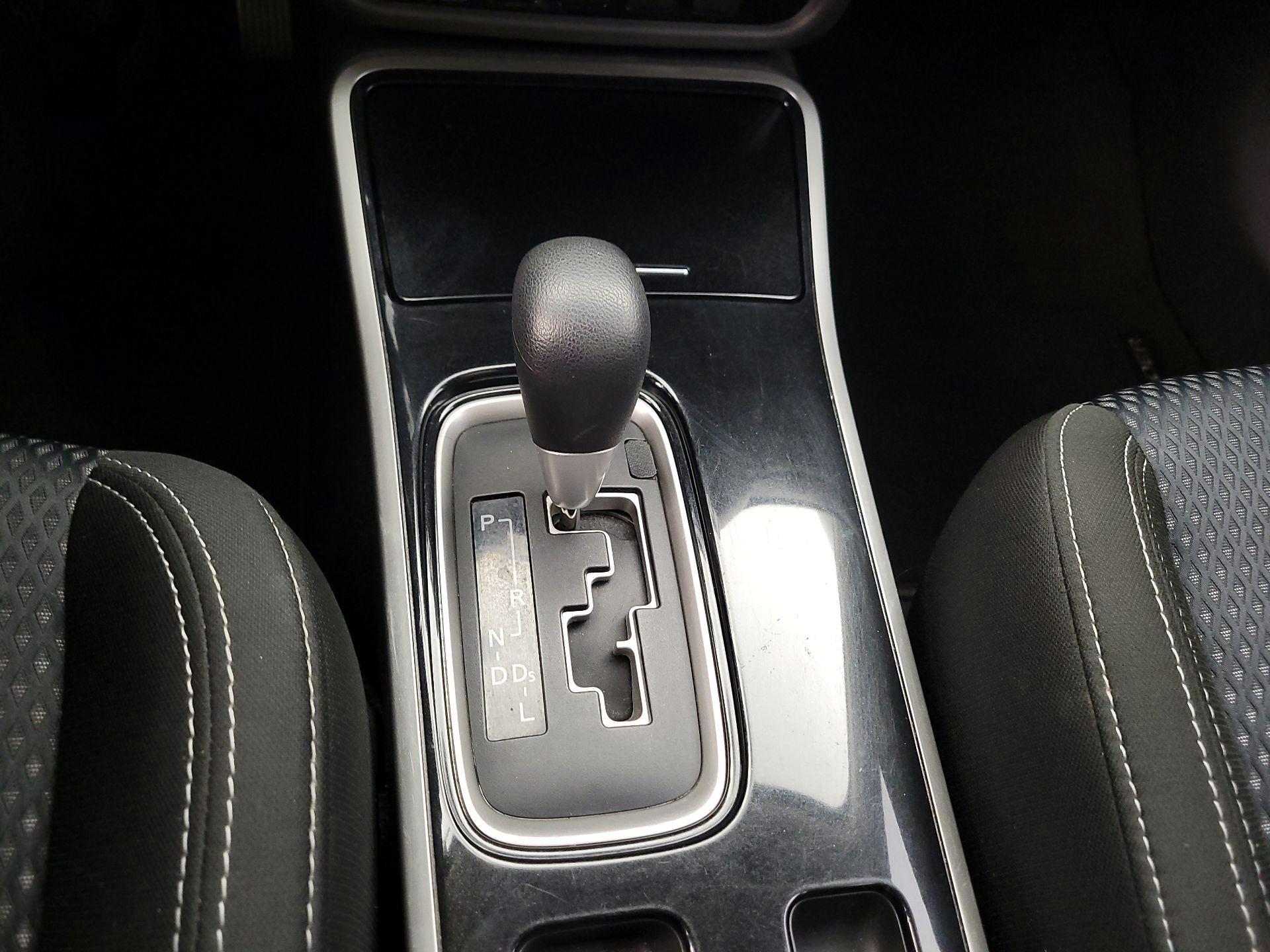 Thumbnail: 2019 Mitsubishi Outlander - 17