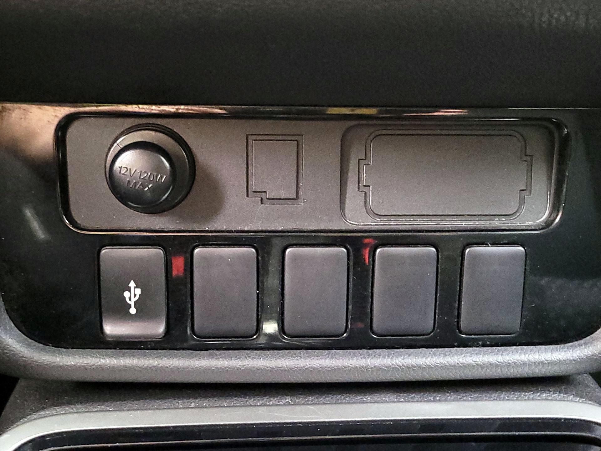 Thumbnail: 2019 Mitsubishi Outlander - 18