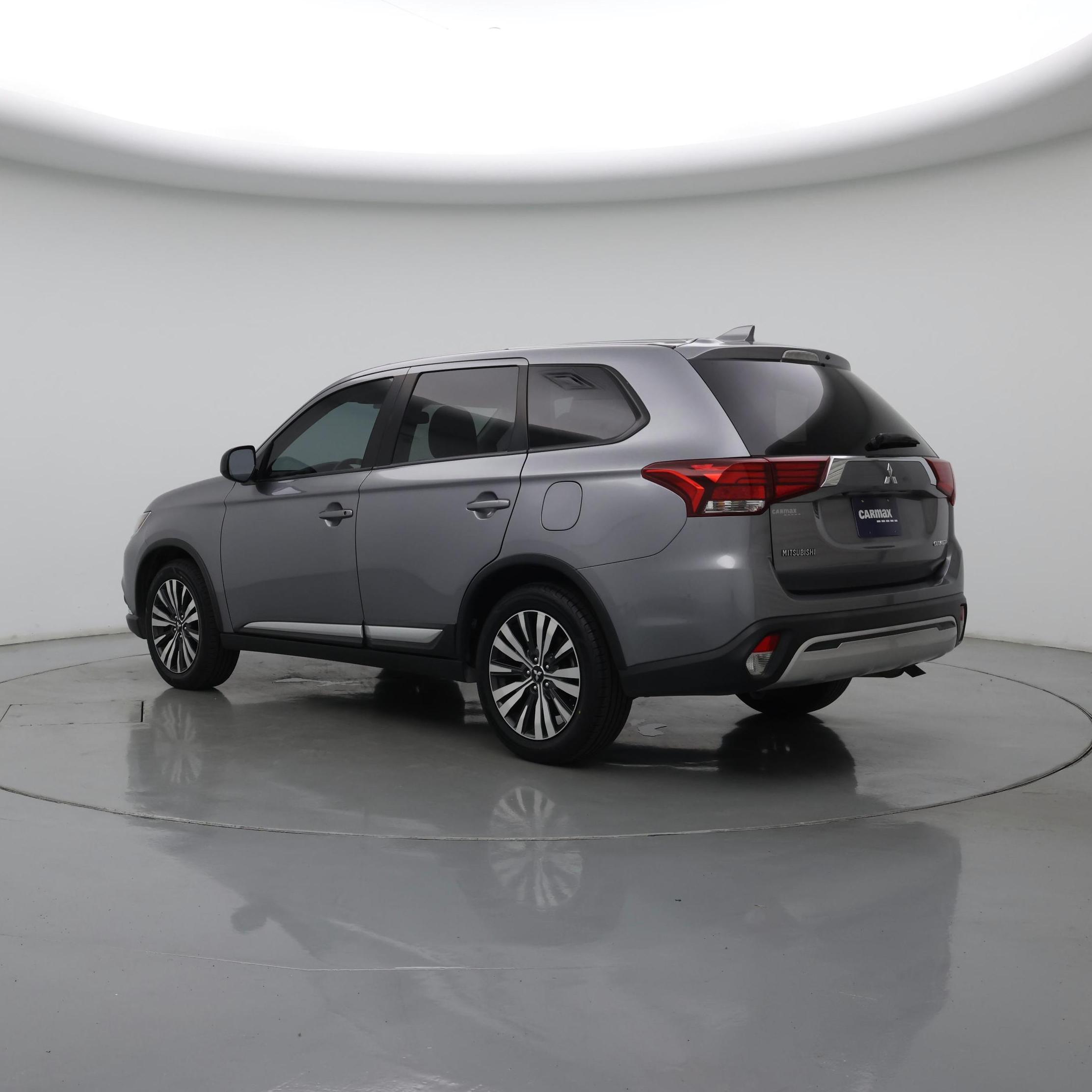 Thumbnail: 2019 Mitsubishi Outlander - 2
