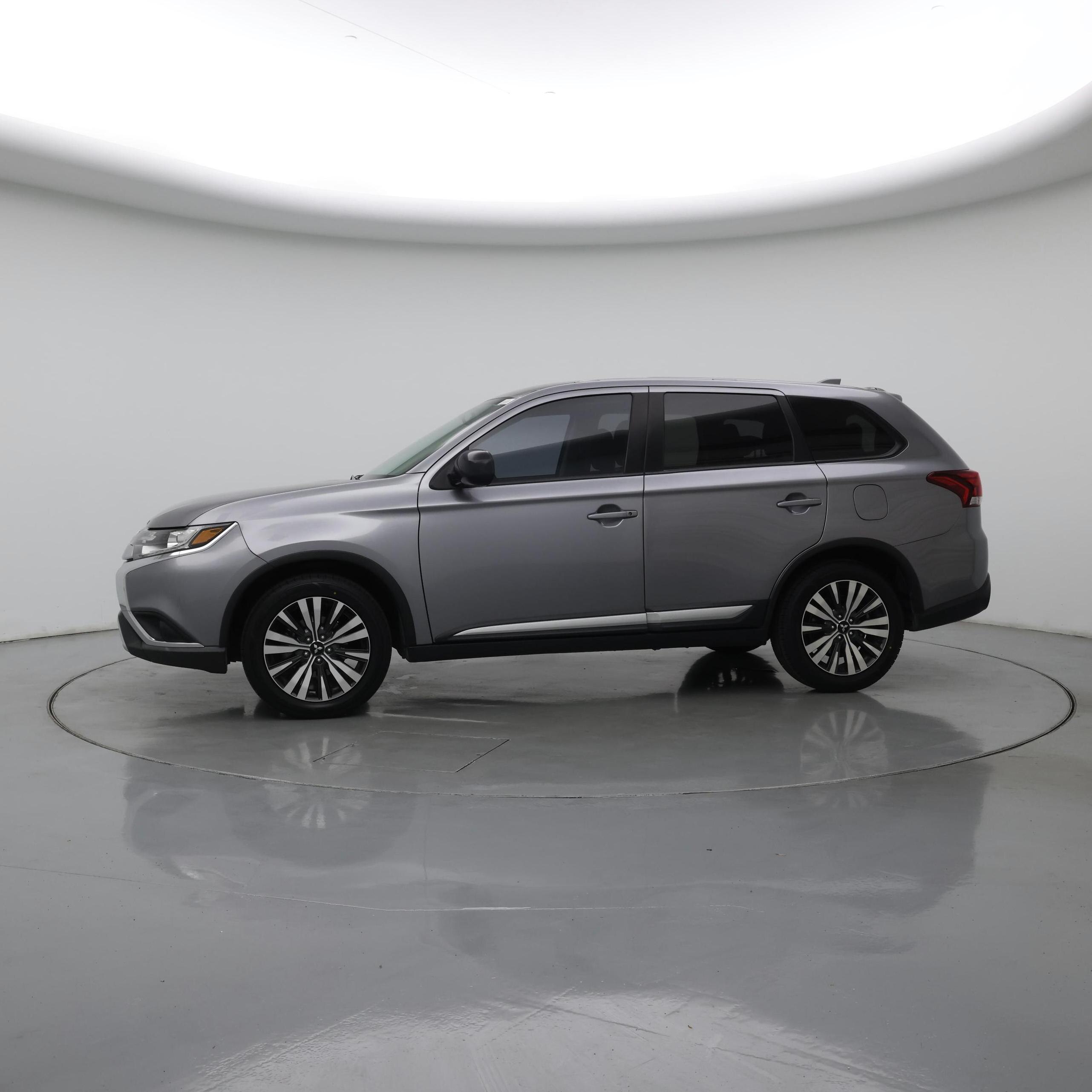 Thumbnail: 2019 Mitsubishi Outlander - 3