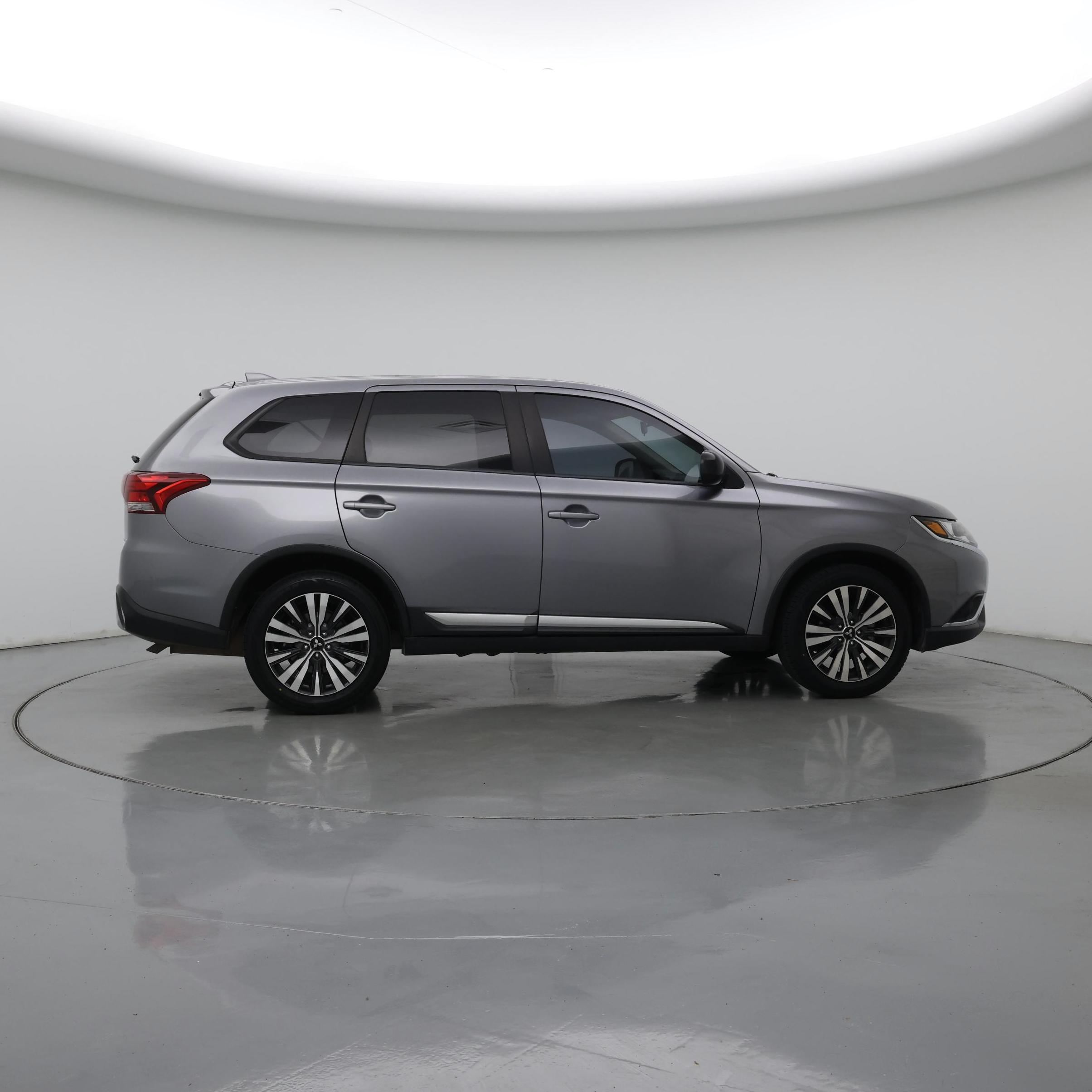Thumbnail: 2019 Mitsubishi Outlander - 7
