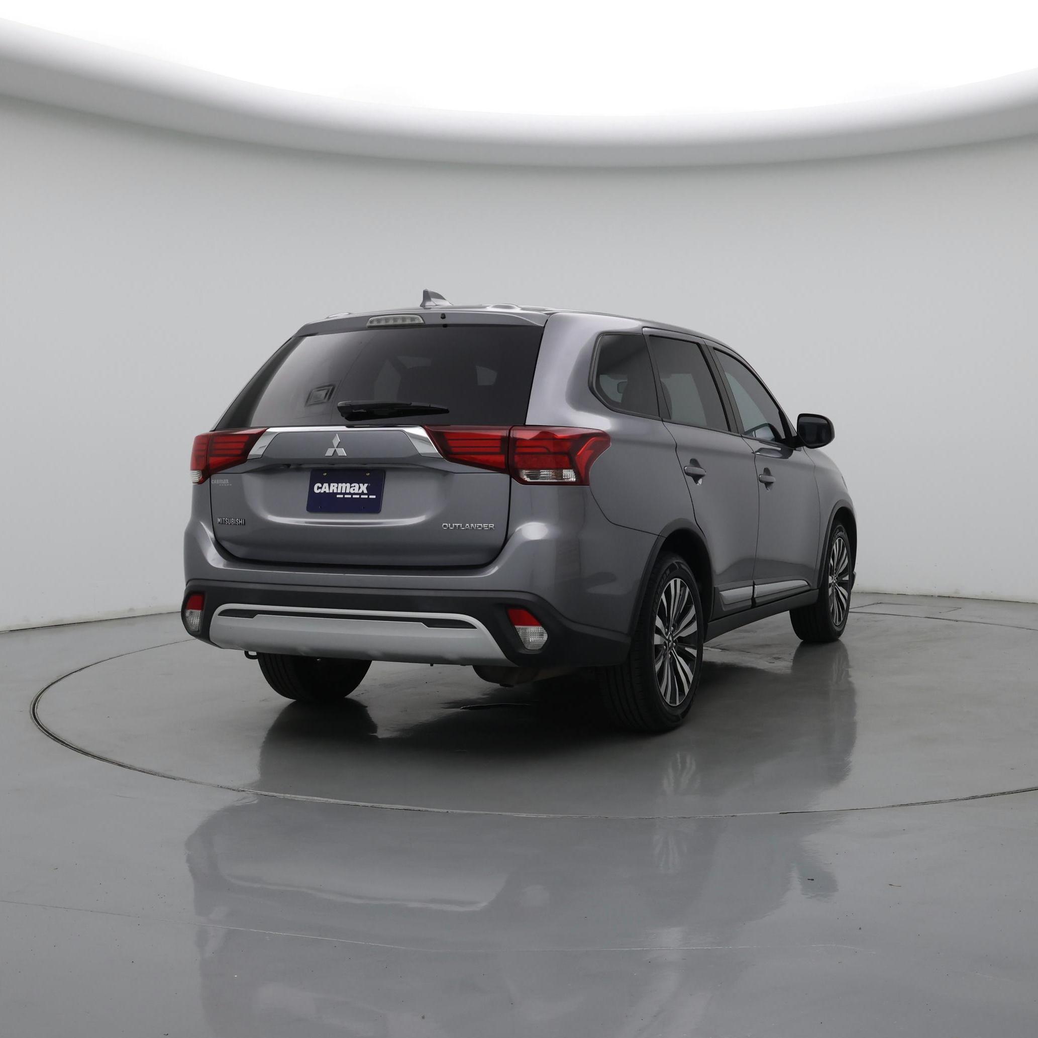 Thumbnail: 2019 Mitsubishi Outlander - 8